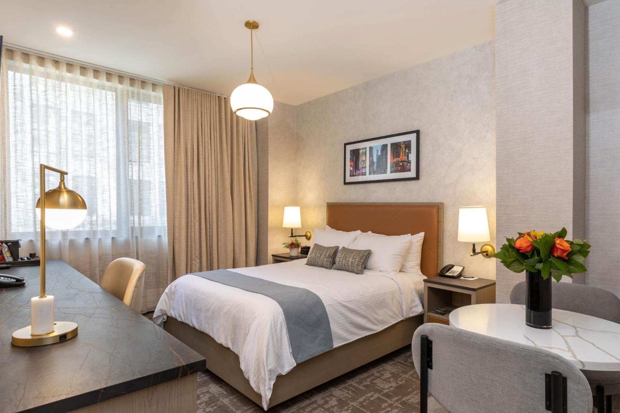 Deluxe Queen Room