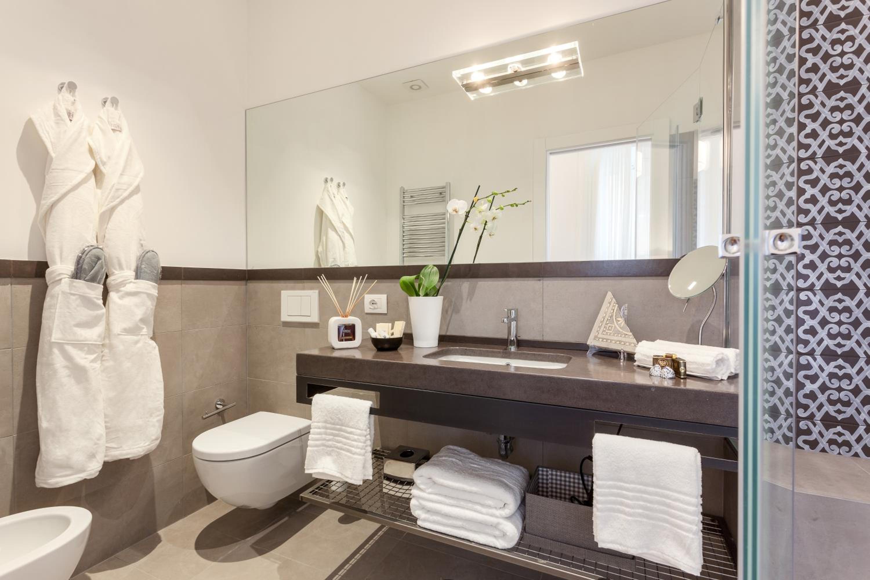 Deluxe Double or Twin Room photo 2