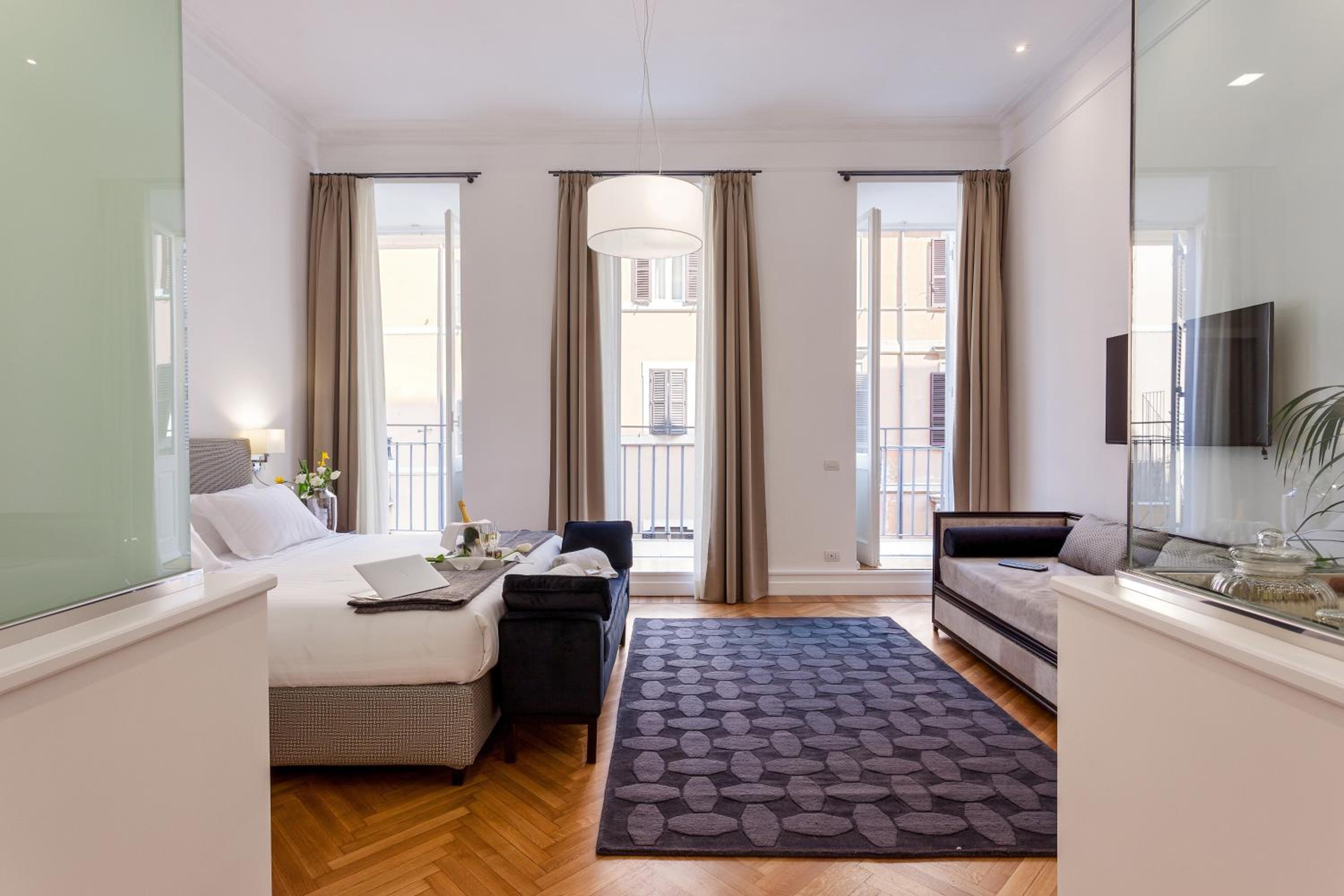 Junior Suite with Balcony photo 1