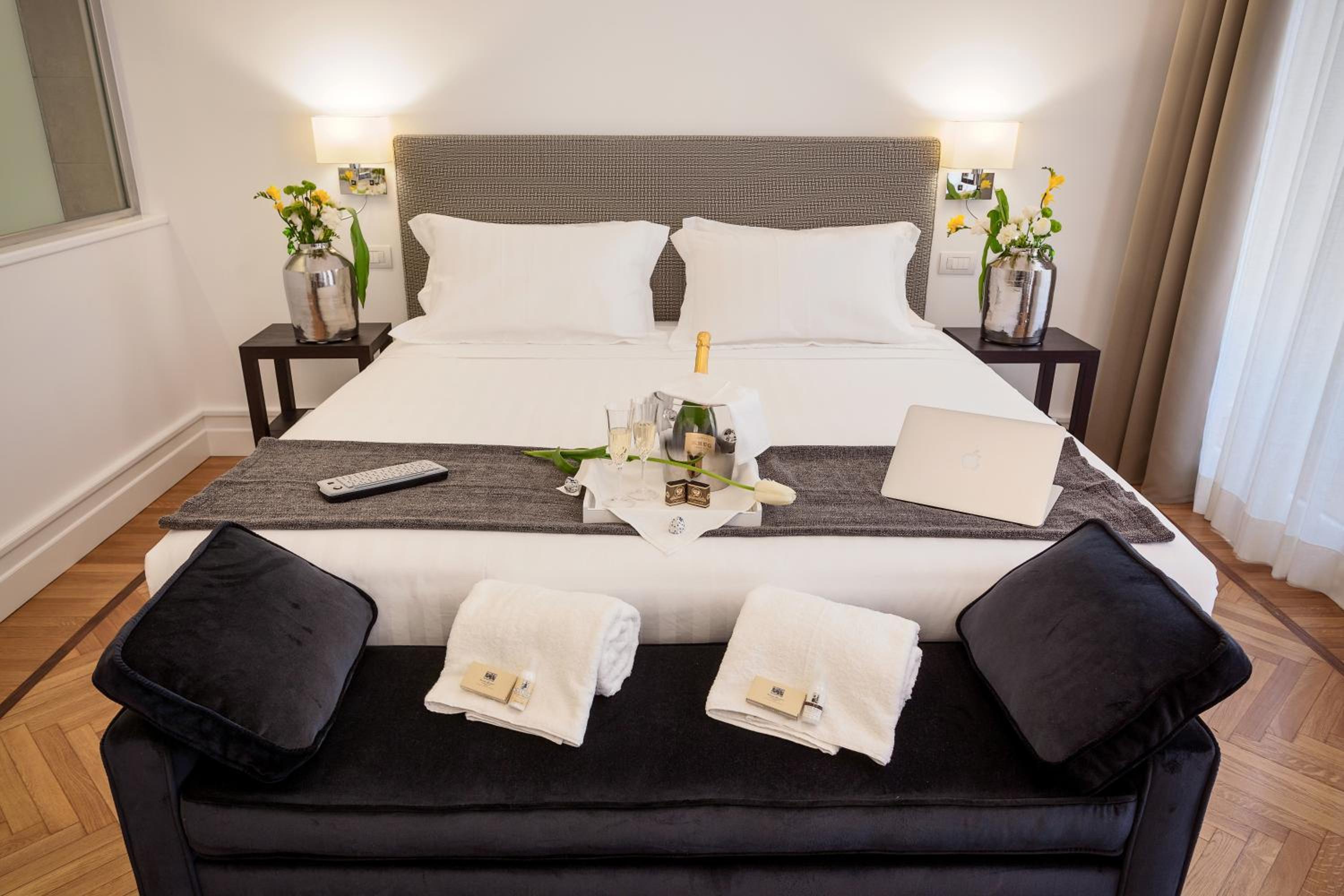 Junior Suite with Balcony photo 3