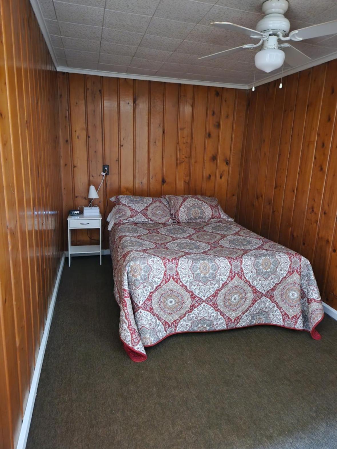 One-Bedroom Bungalow - Photo 9