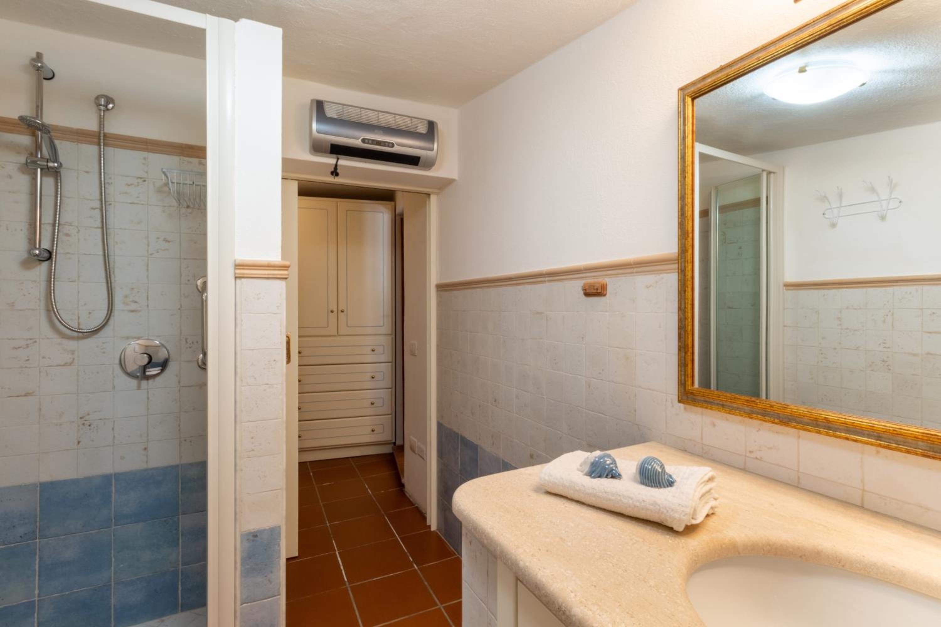 Villa photo 2