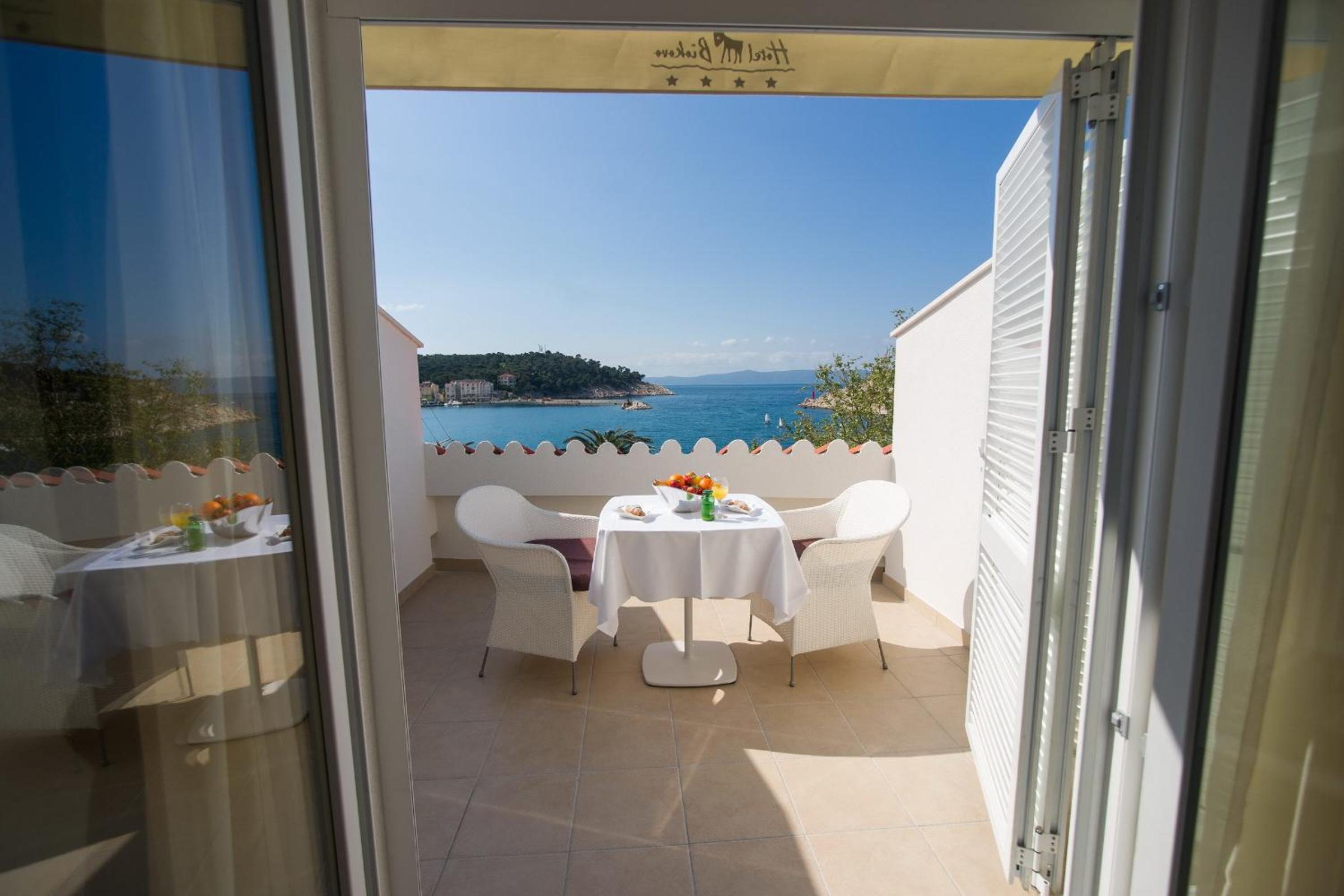 Double Room with Sea View and Balcony - Photo 5