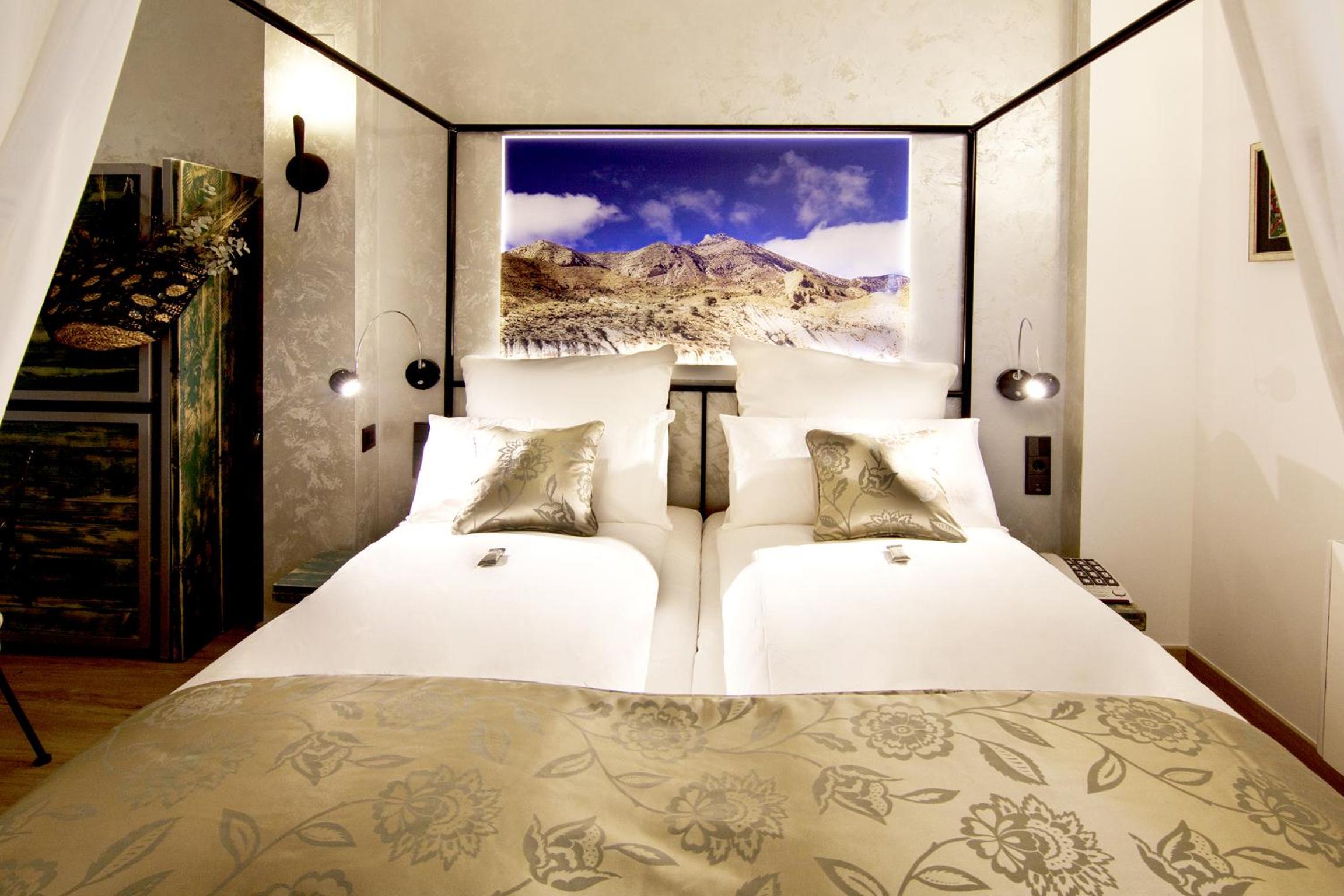 Habitación Triple con Balcón-Sierra de Maigmó