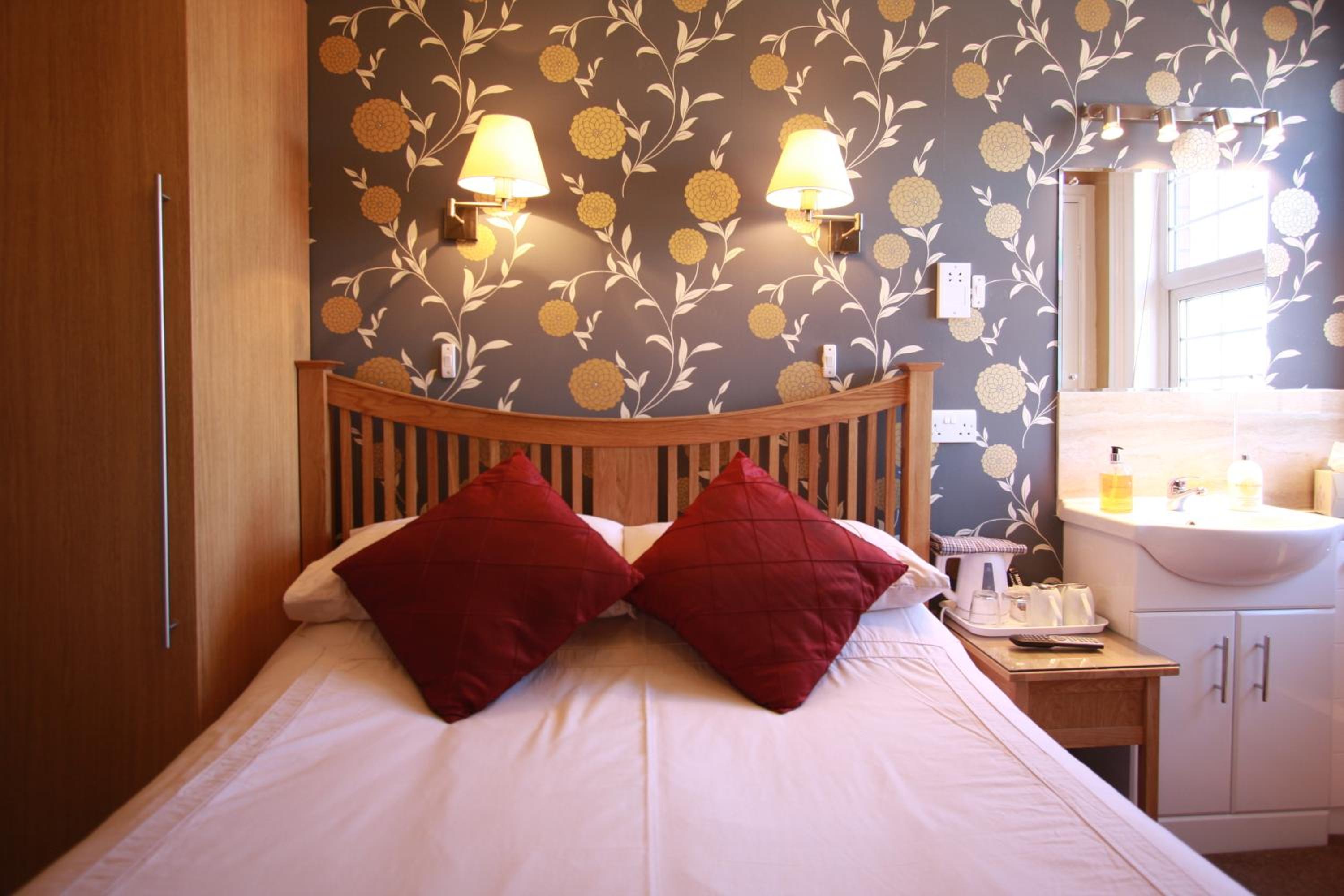 Small Double Room - Second Floor - Room 8 - Photo 1