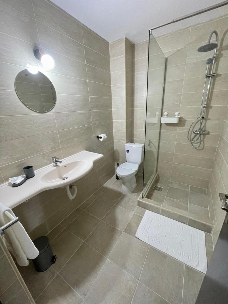 Double Room with Private Bathroom photo 3