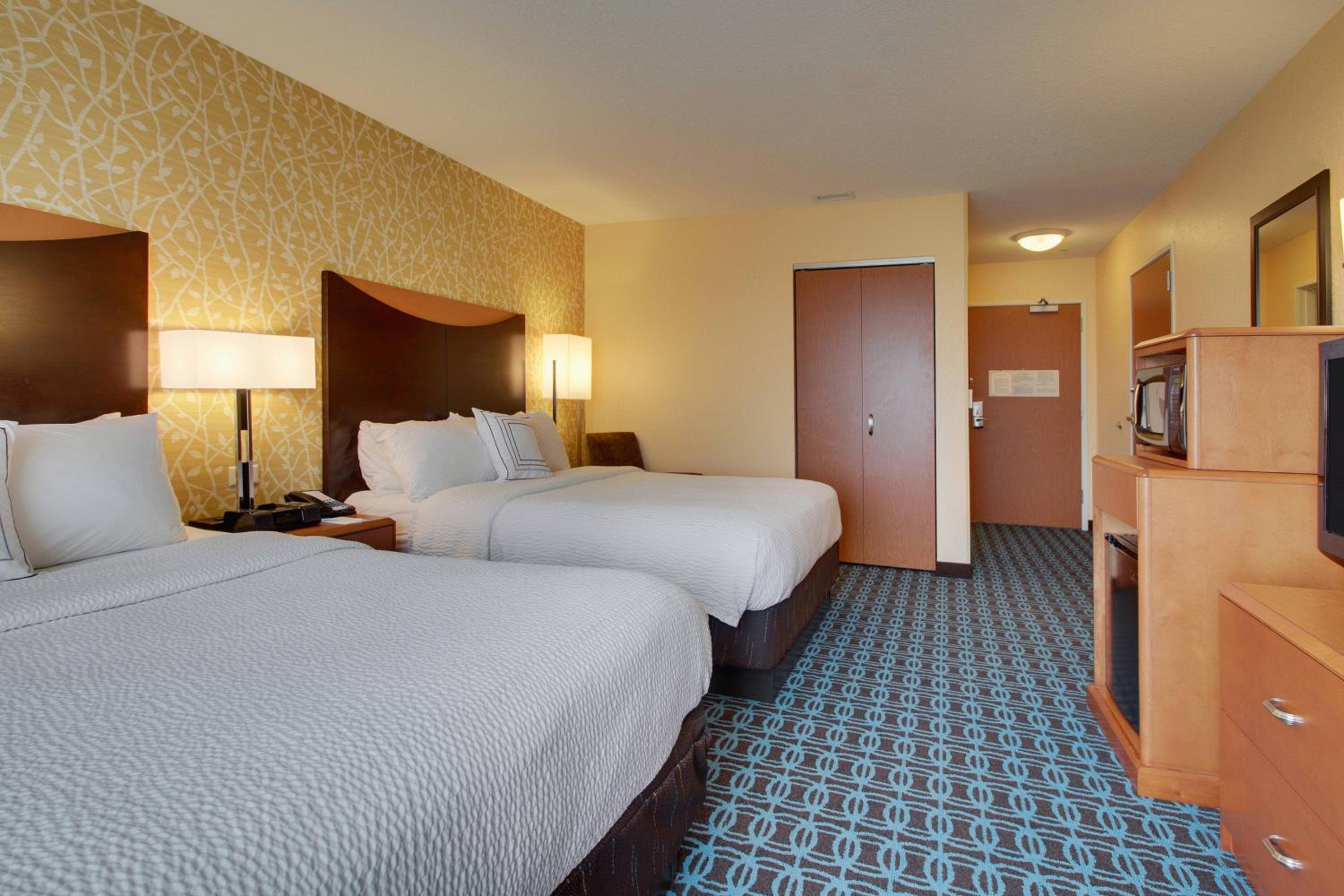 Queen Room with Two Queen Beds - Photo 1
