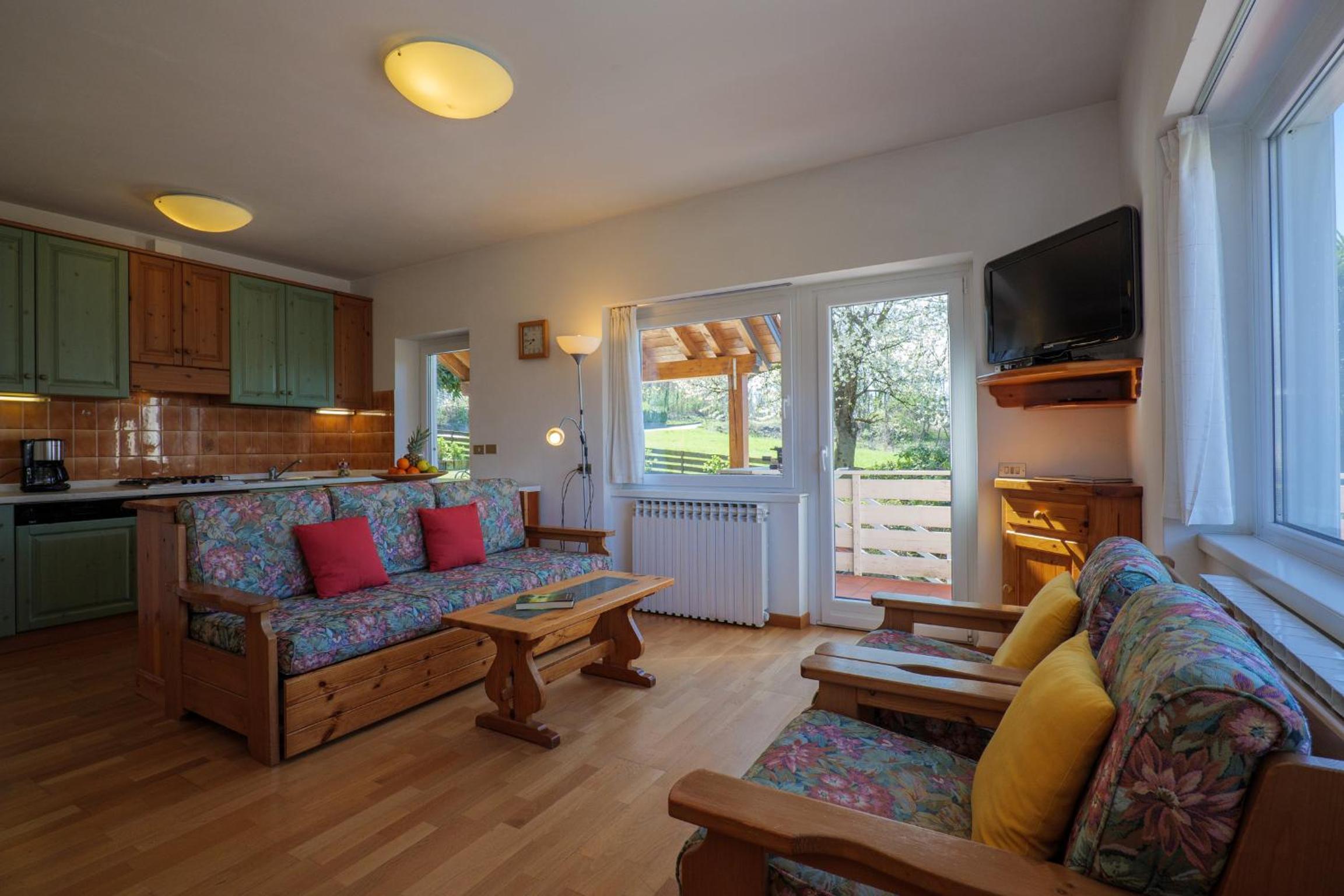 Three-Bedroom Apartment with Private Garden photo 1