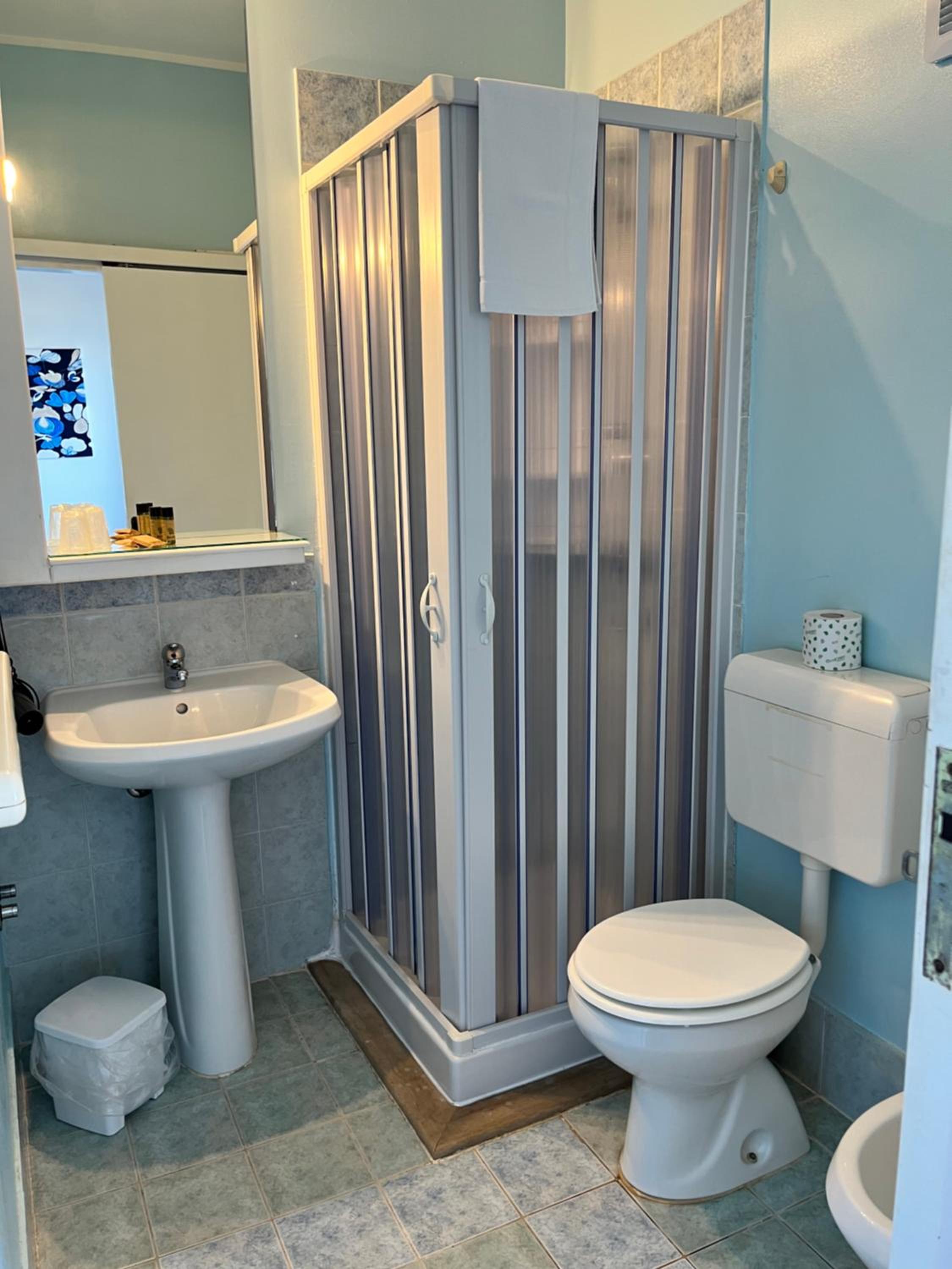 Queen Room with Sea View - Photo 4