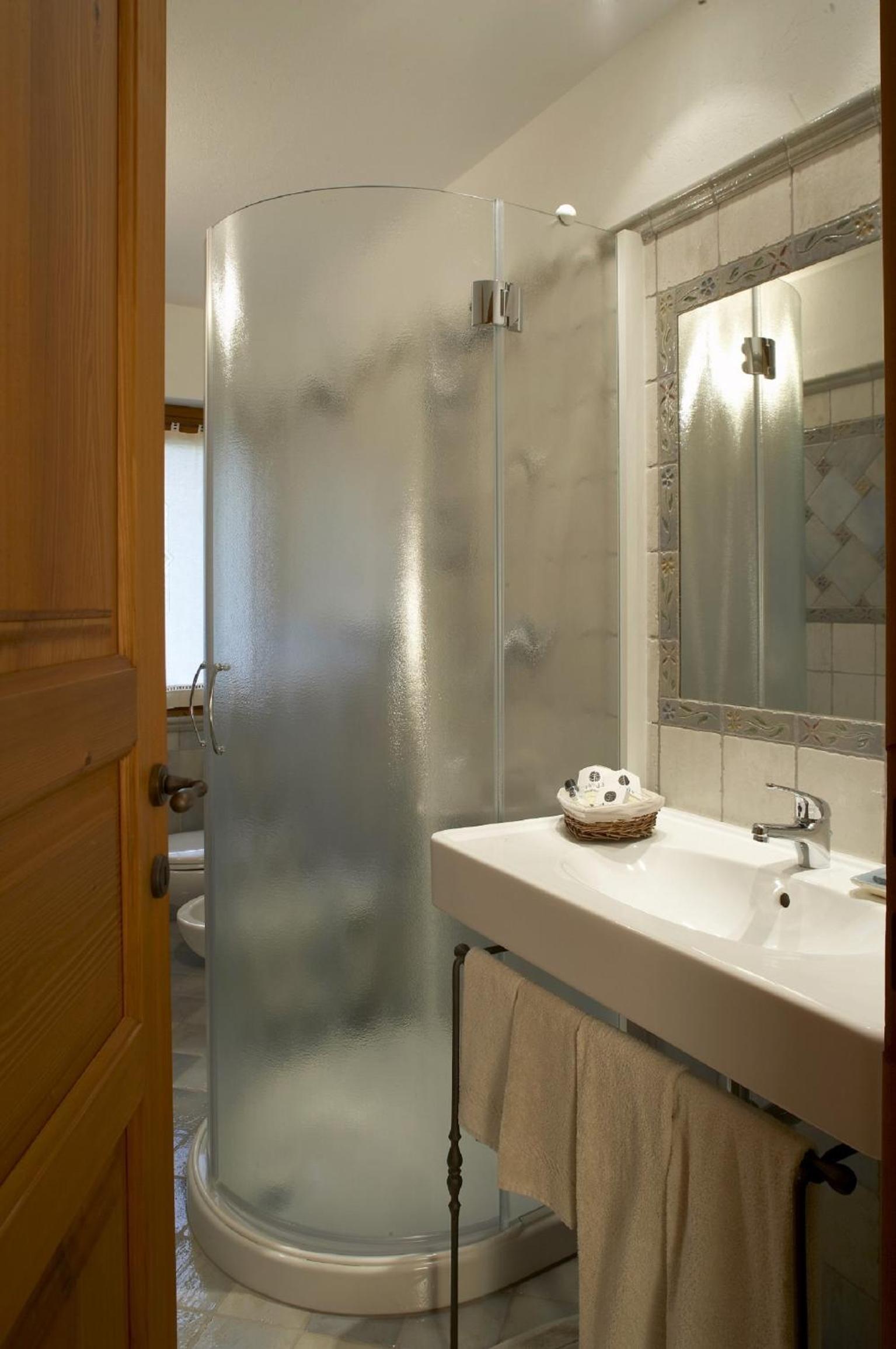 Superior One-Bedroom Apartment (2 Adults + 2 Children) photo 2