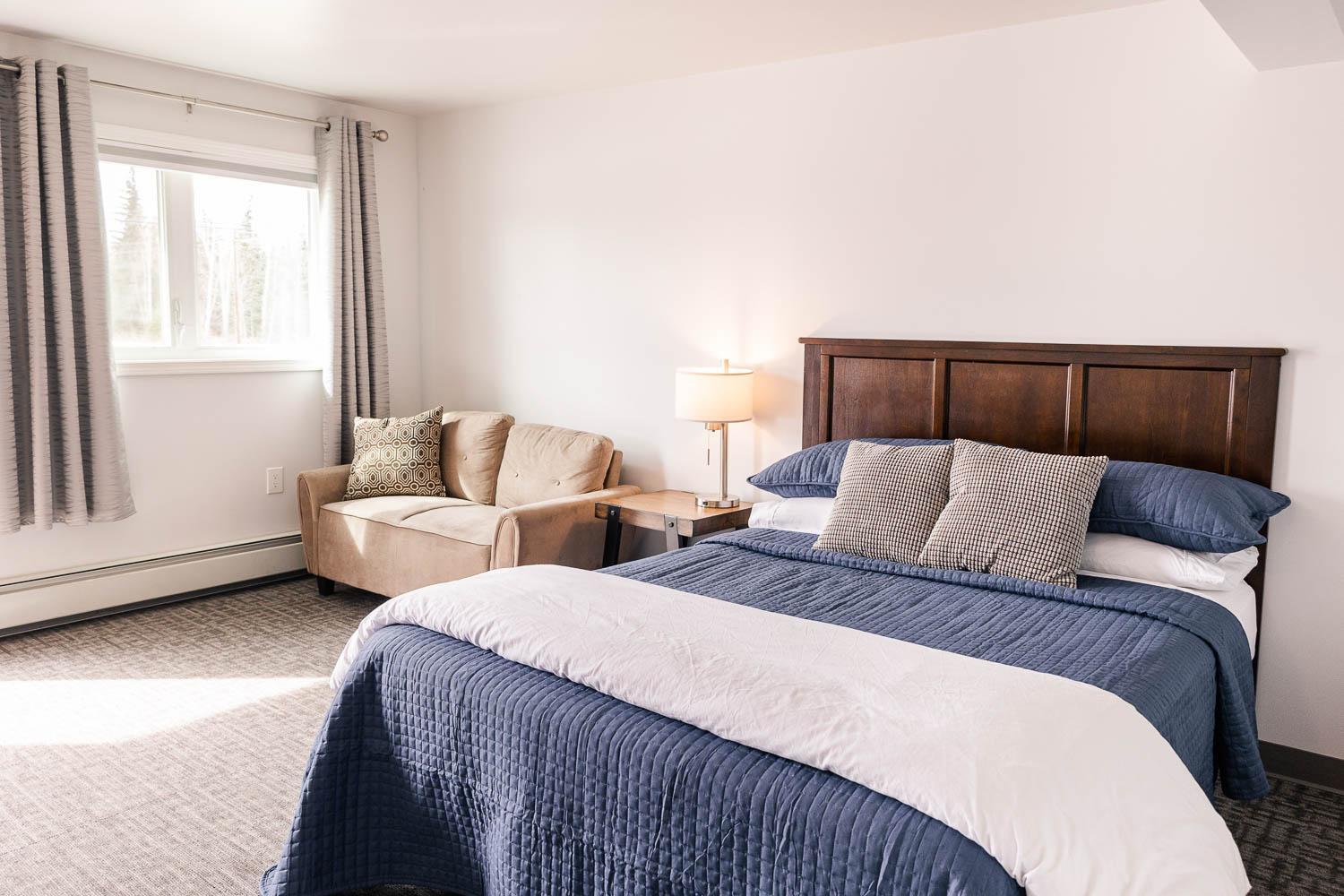 Deluxe Queen Suite - Photo 3