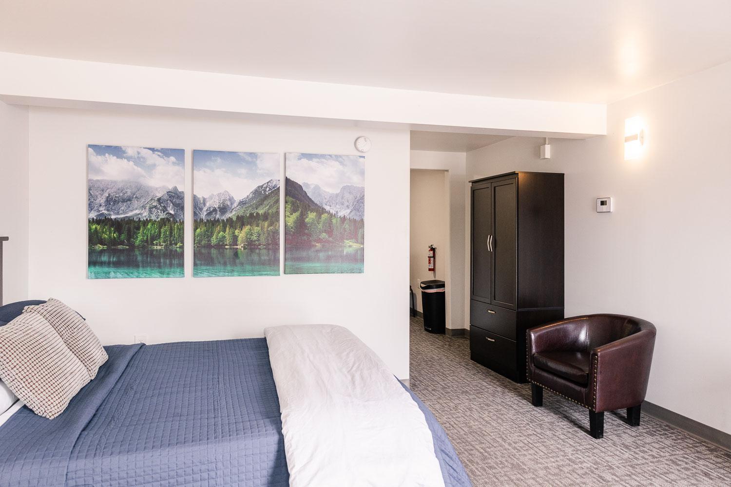 Deluxe Queen Suite - Photo 4