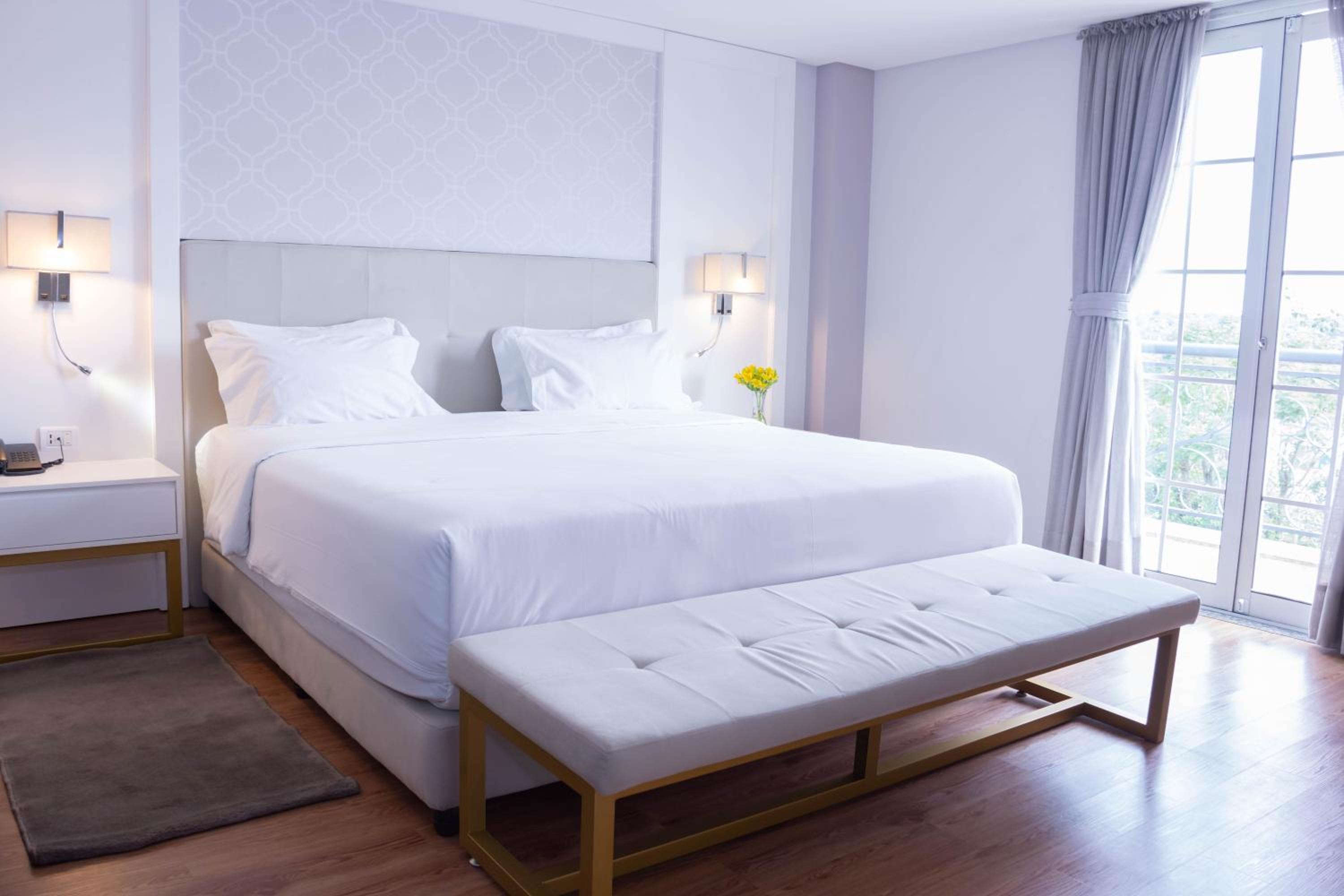 King Room with Pool View photo 2