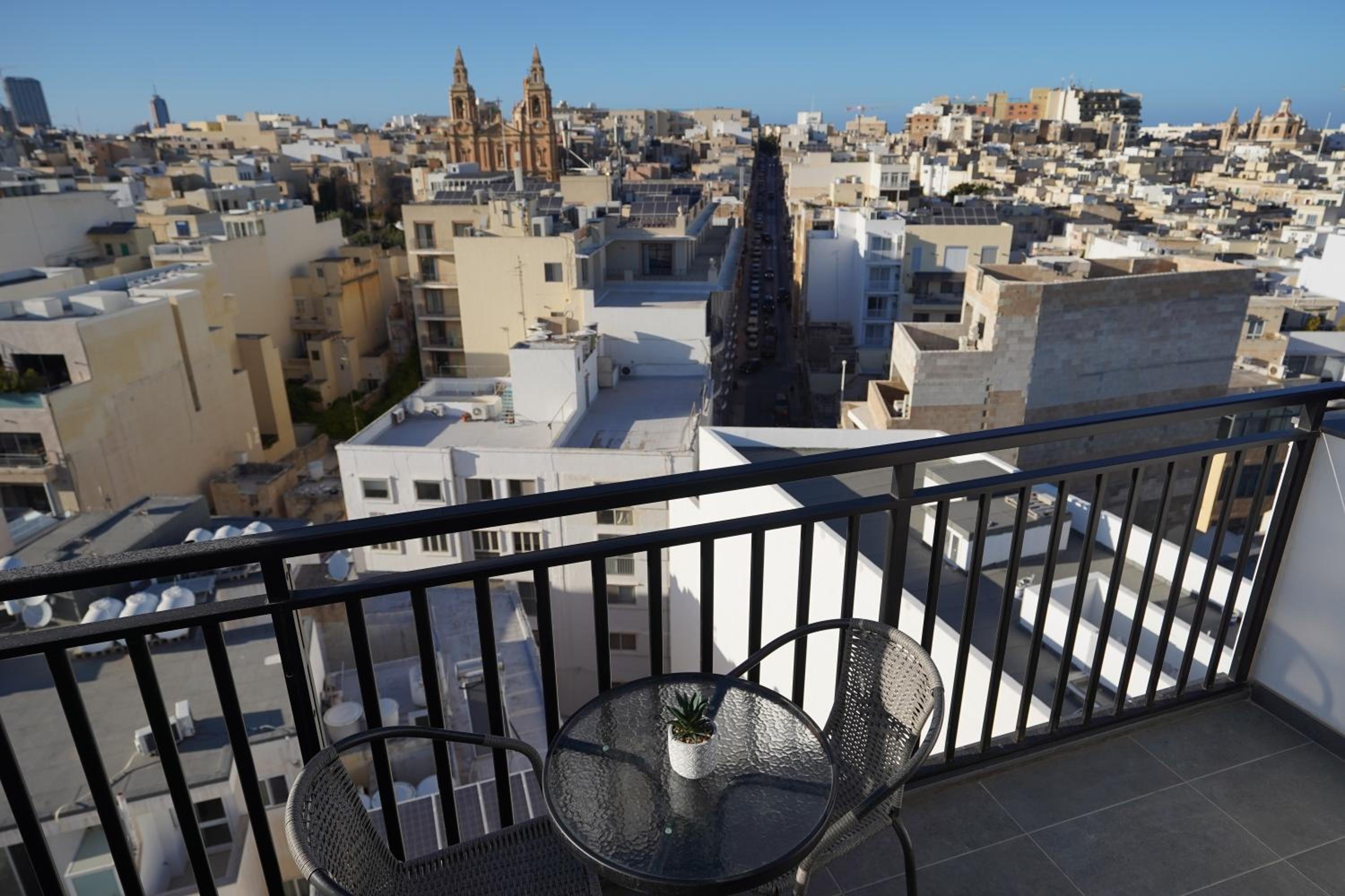 Superior Double Room with City View - Photo 6