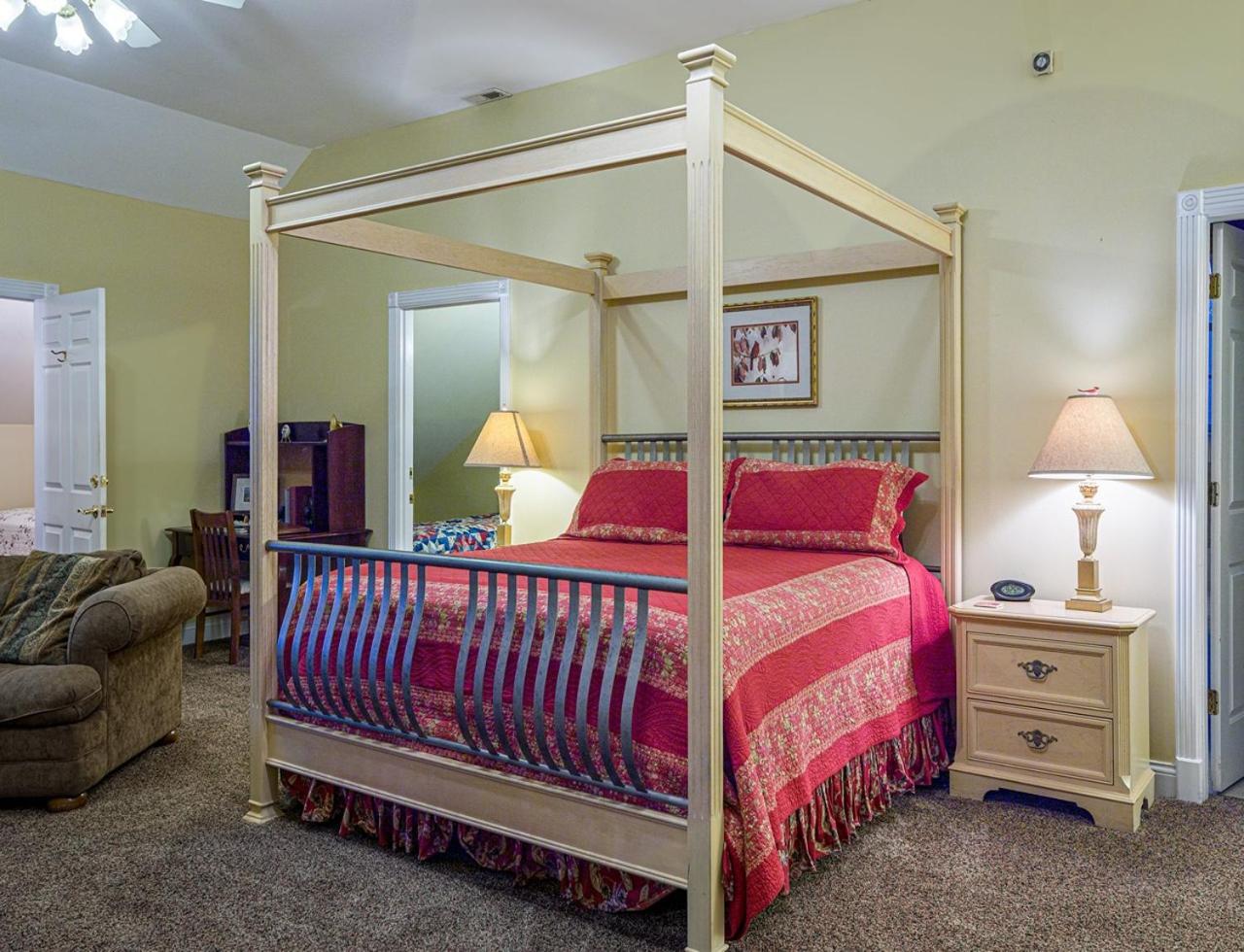 King Studio With Sofa Bed