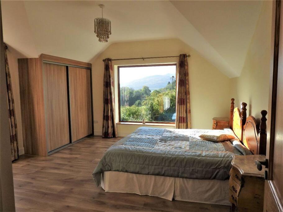 Five-Bedroom House photo 1