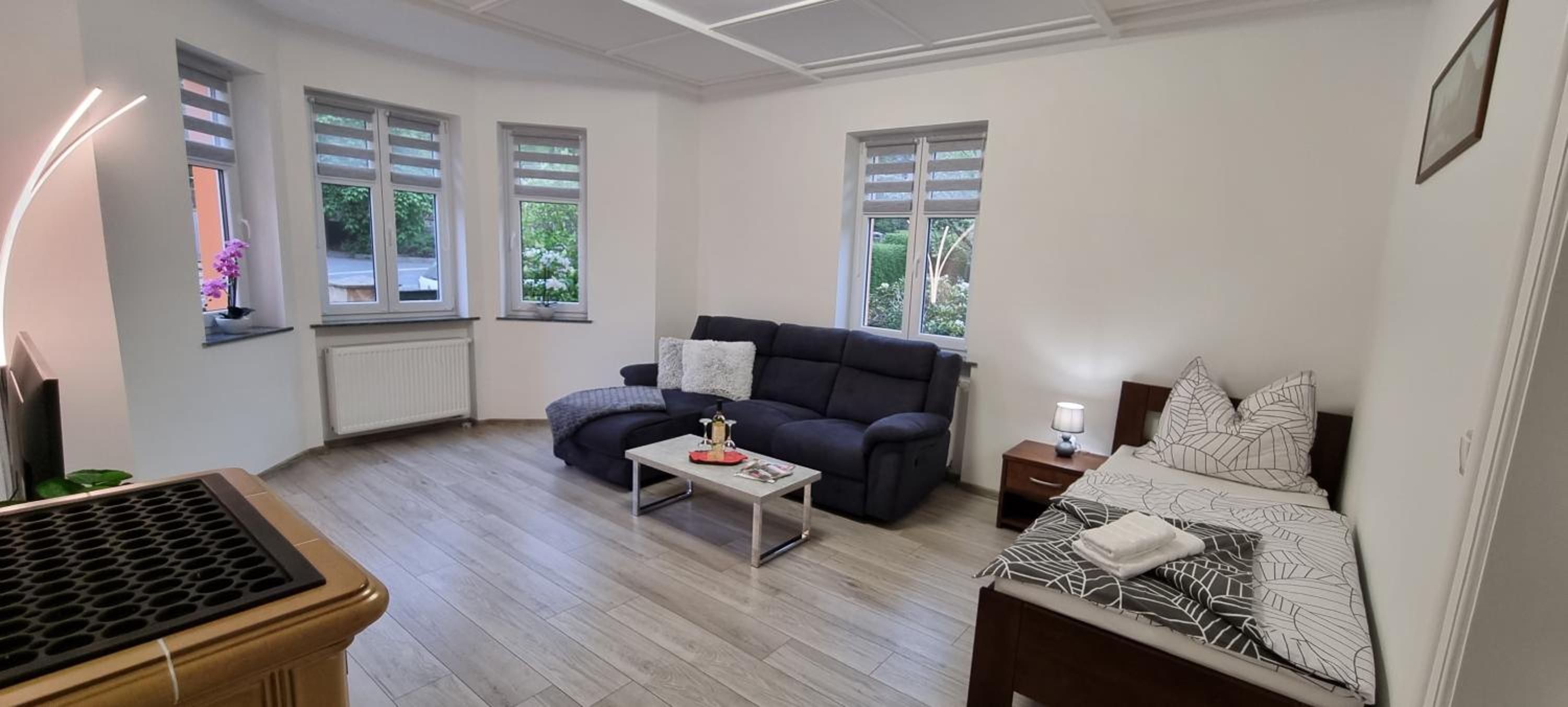 One-Bedroom Apartment photo 1