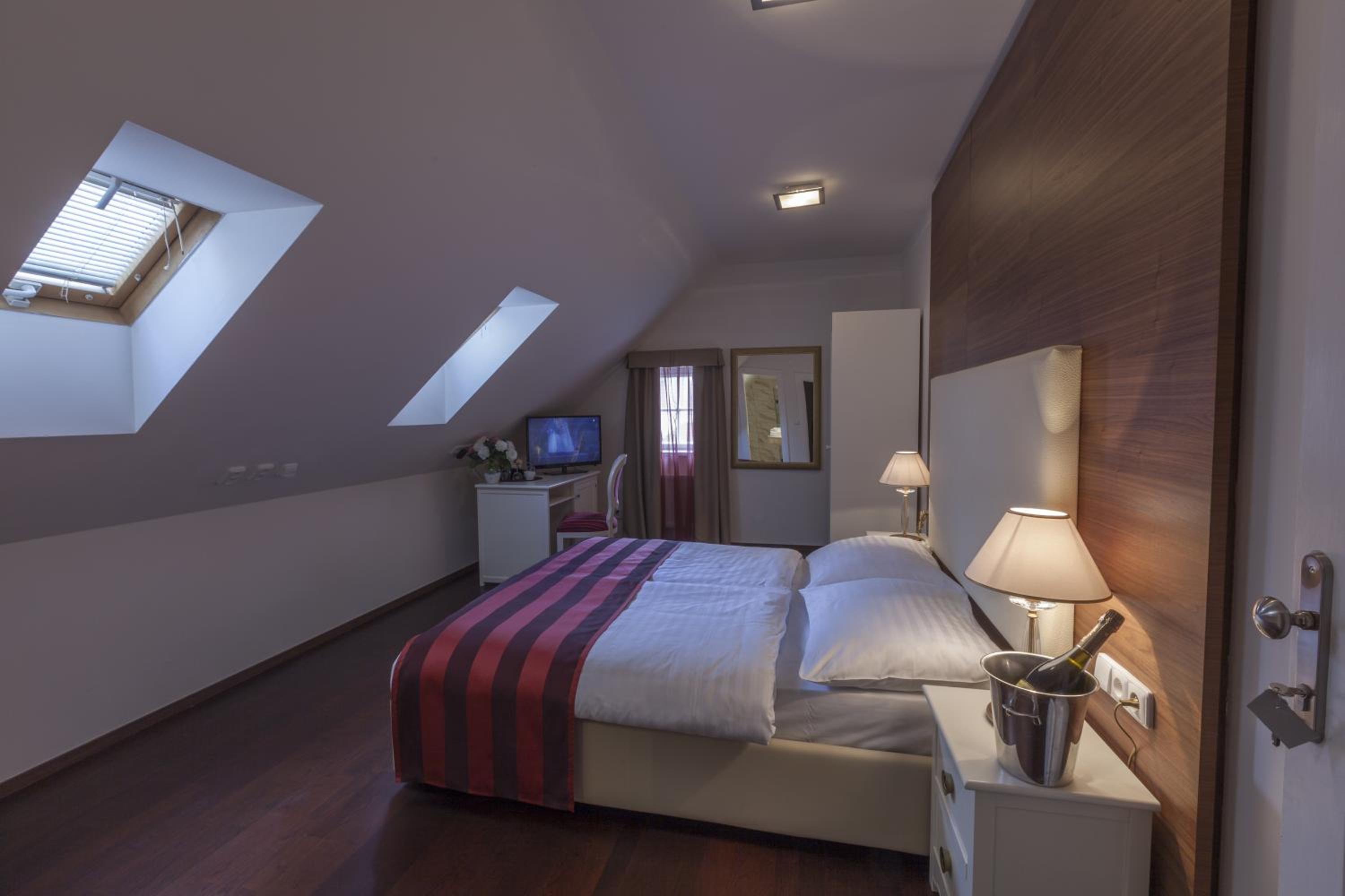 מלון ליטל קינג או מלוואזה פראג — Deluxe Double Room