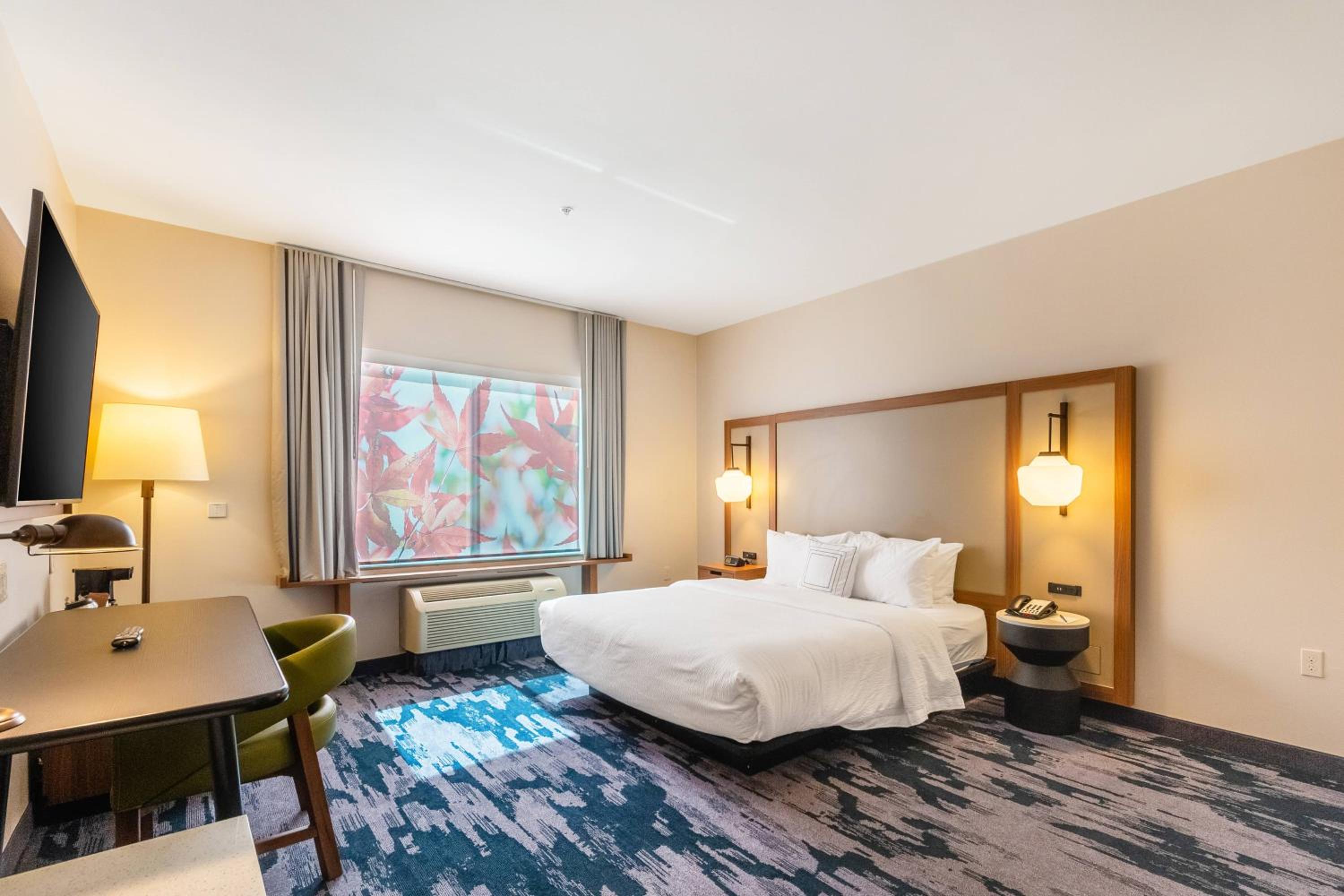 Guest Room, 1 King - Photo 8