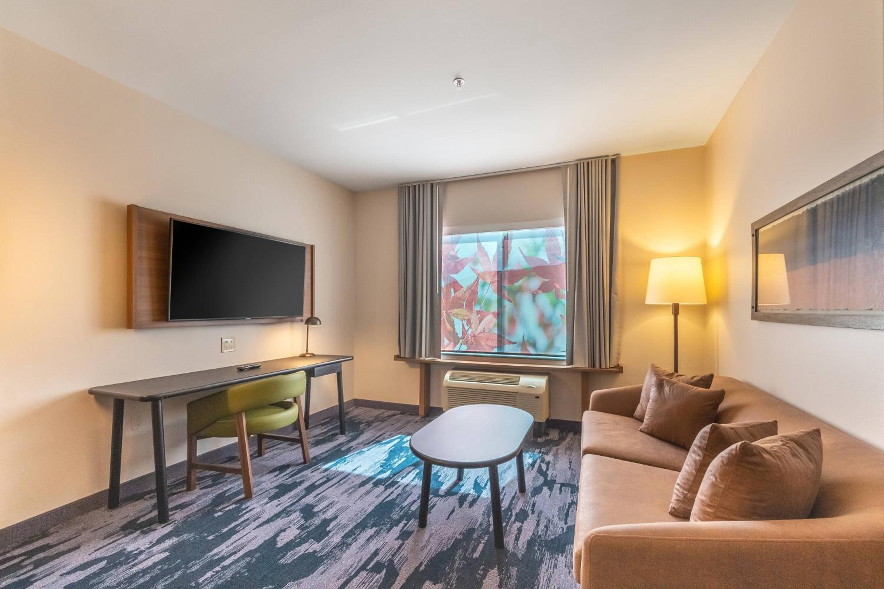 Suite, 1 King, Sofa bed photo 1