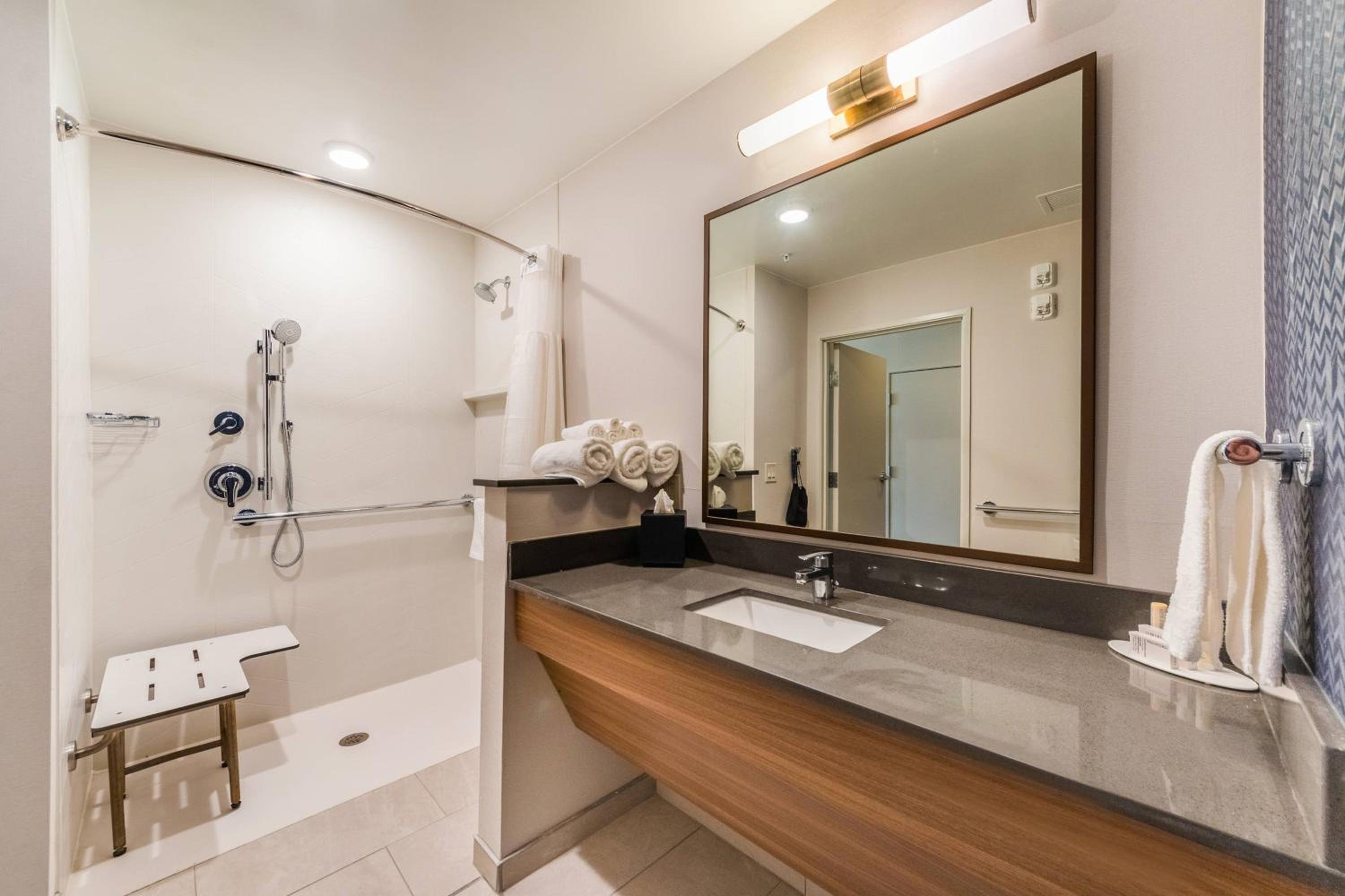 Guest Room, 1 King - Photo 6
