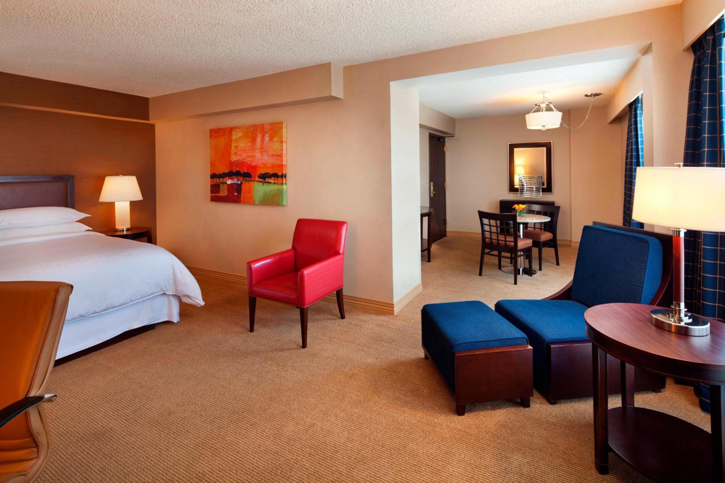 Club lounge access, Junior Suite, 1 King - Photo 2