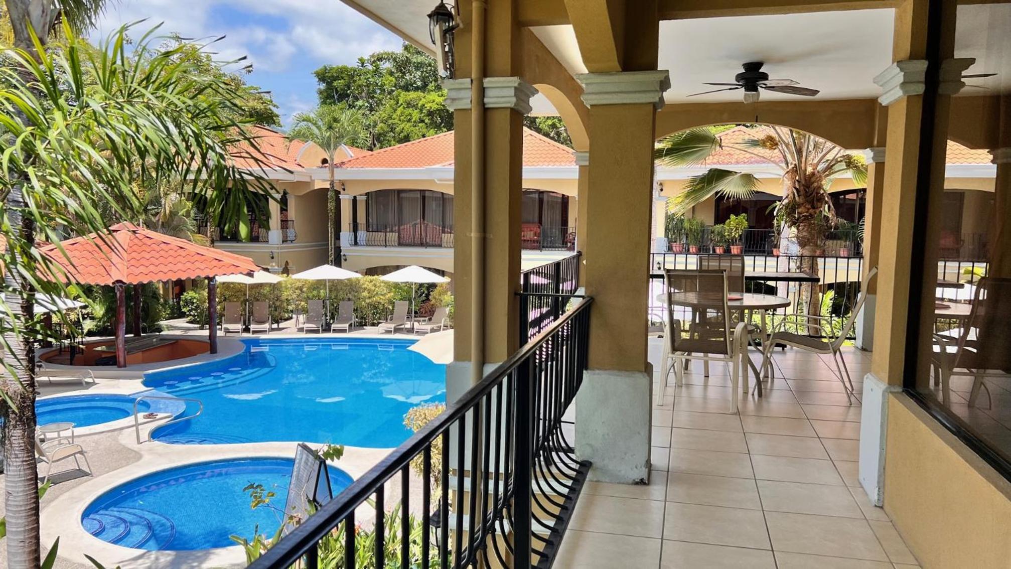 Apartment with Pool View  - Photo 2