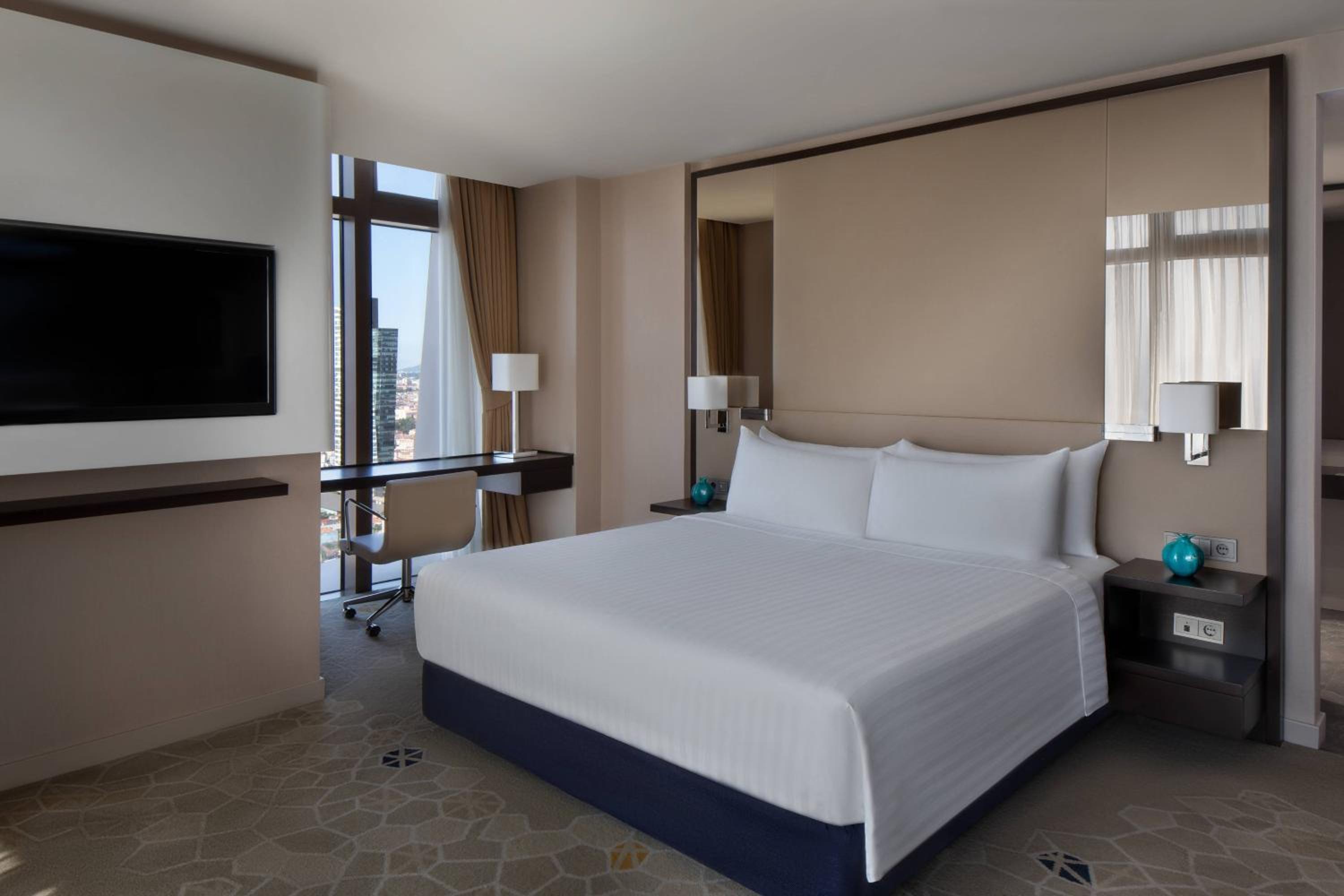 Deluxe King Suite