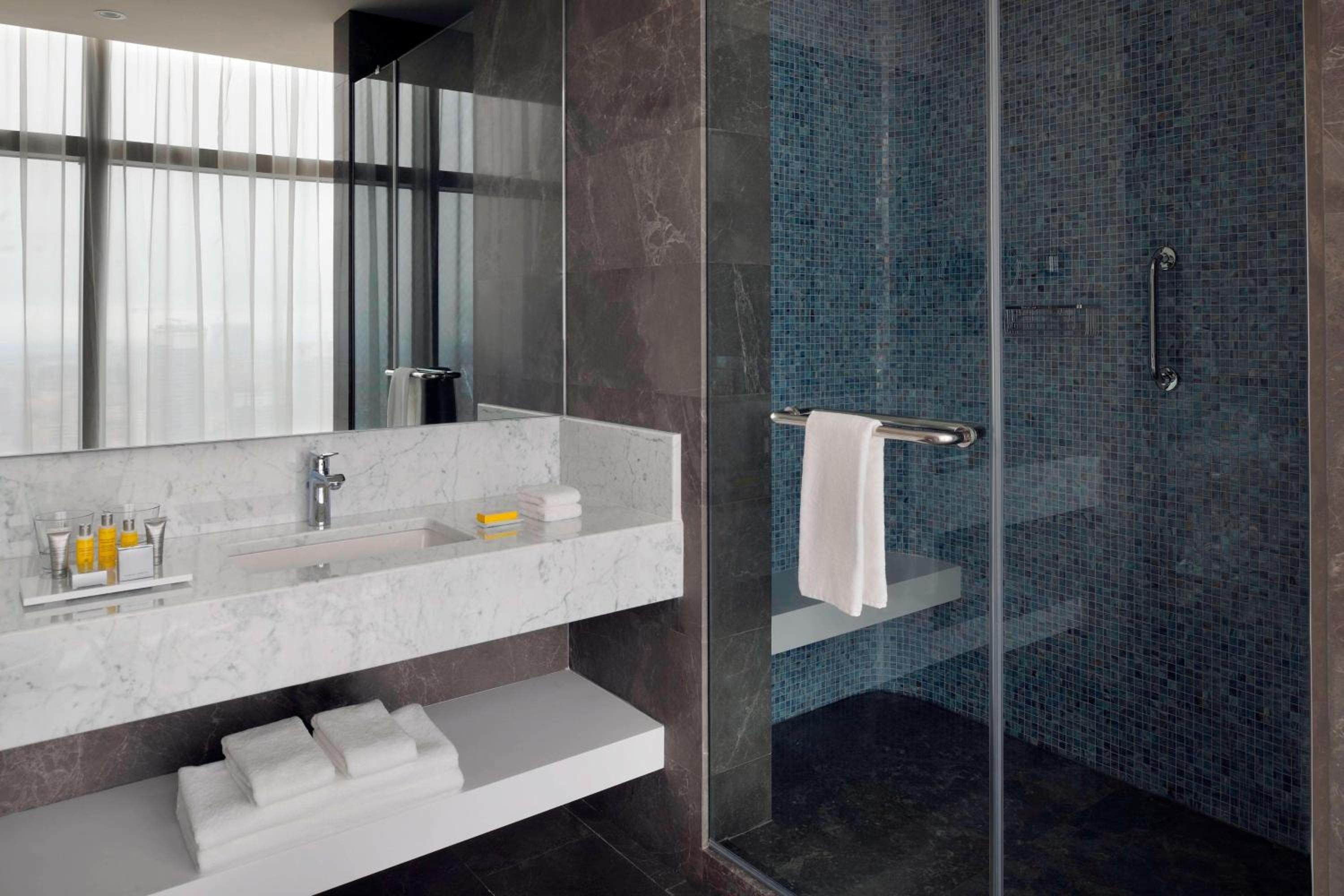 Executive King Room with Sea View and Lounge Access