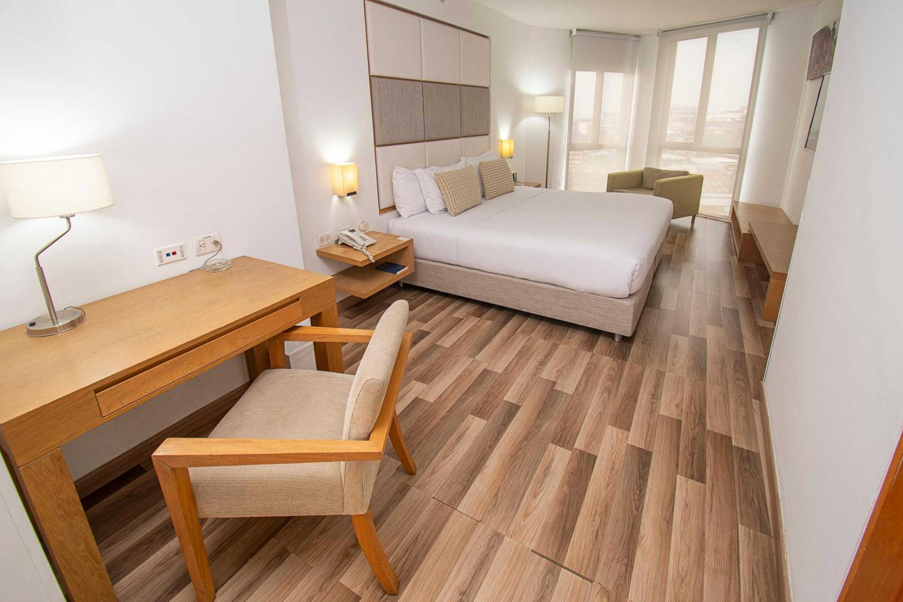 Deluxe King Room photo 1