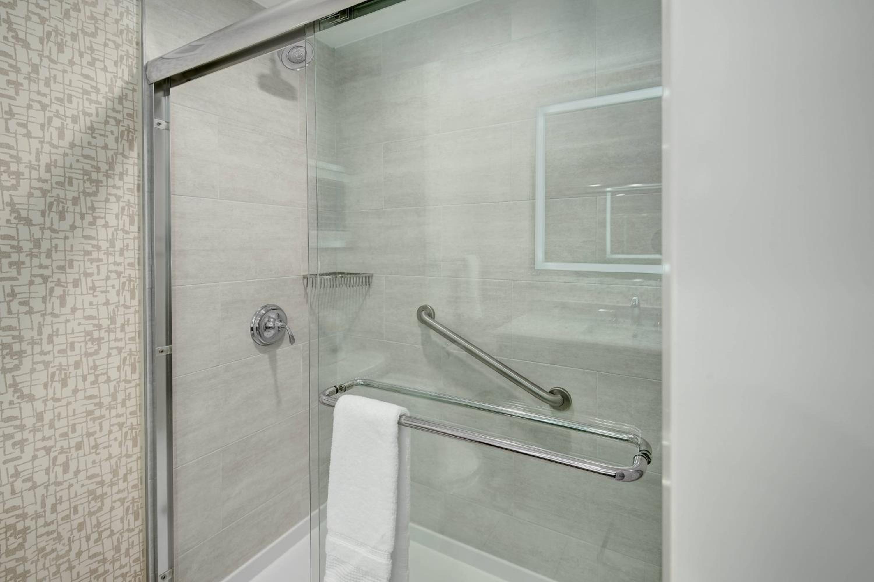 Standard King Room - Photo 7