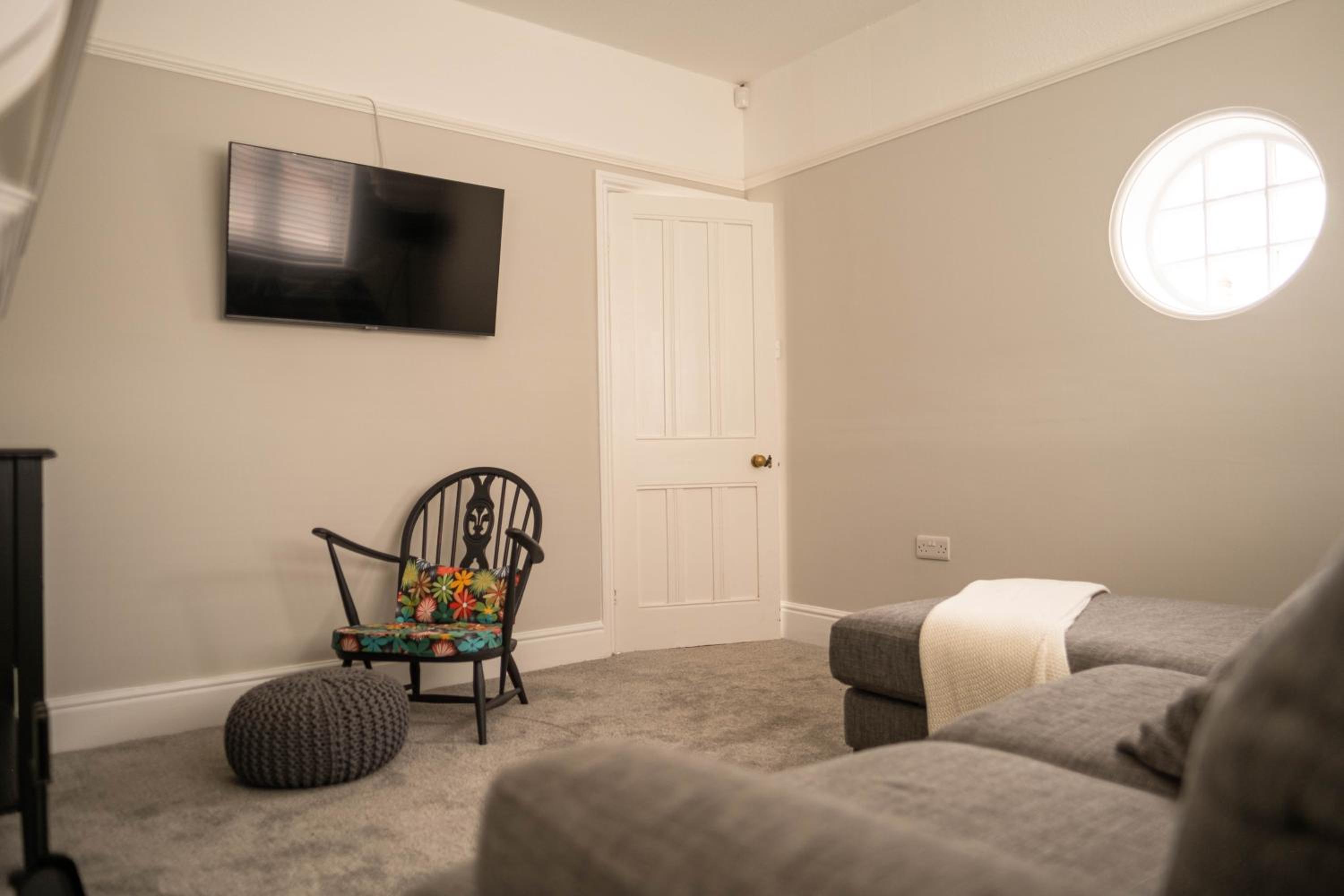 Three-Bedroom House photo 2