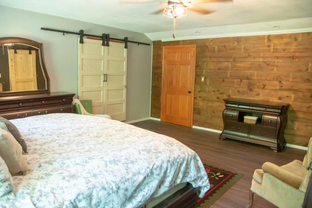 Three-Bedroom House photo 1