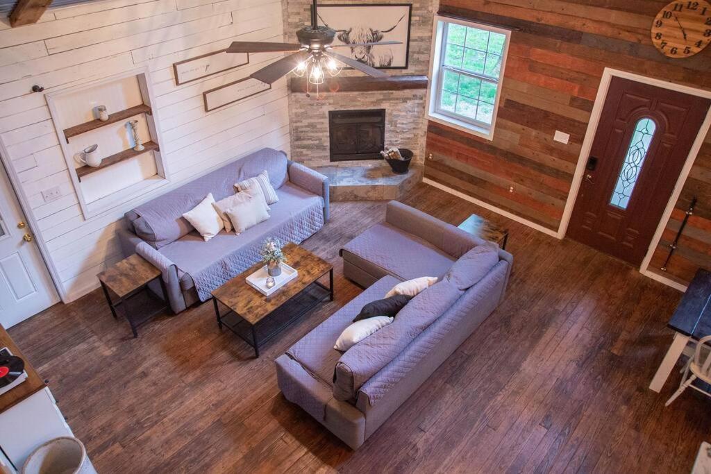 Three-Bedroom House photo 3