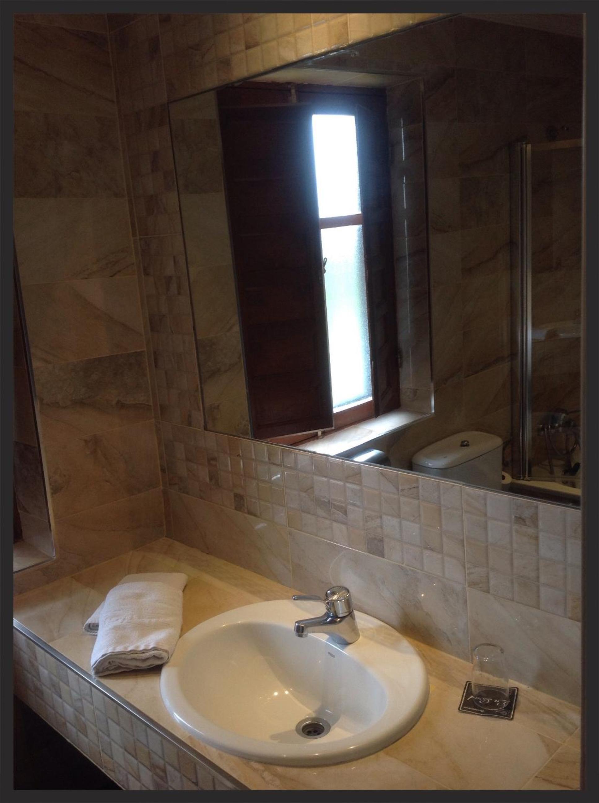 Standard Twin Room - Photo 2