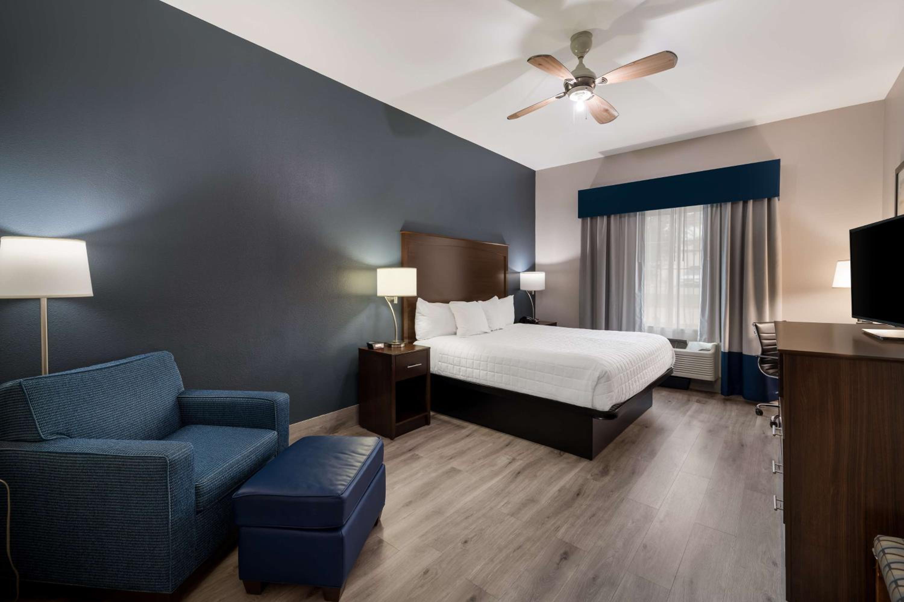 King Room - Non-Smoking - Photo 1