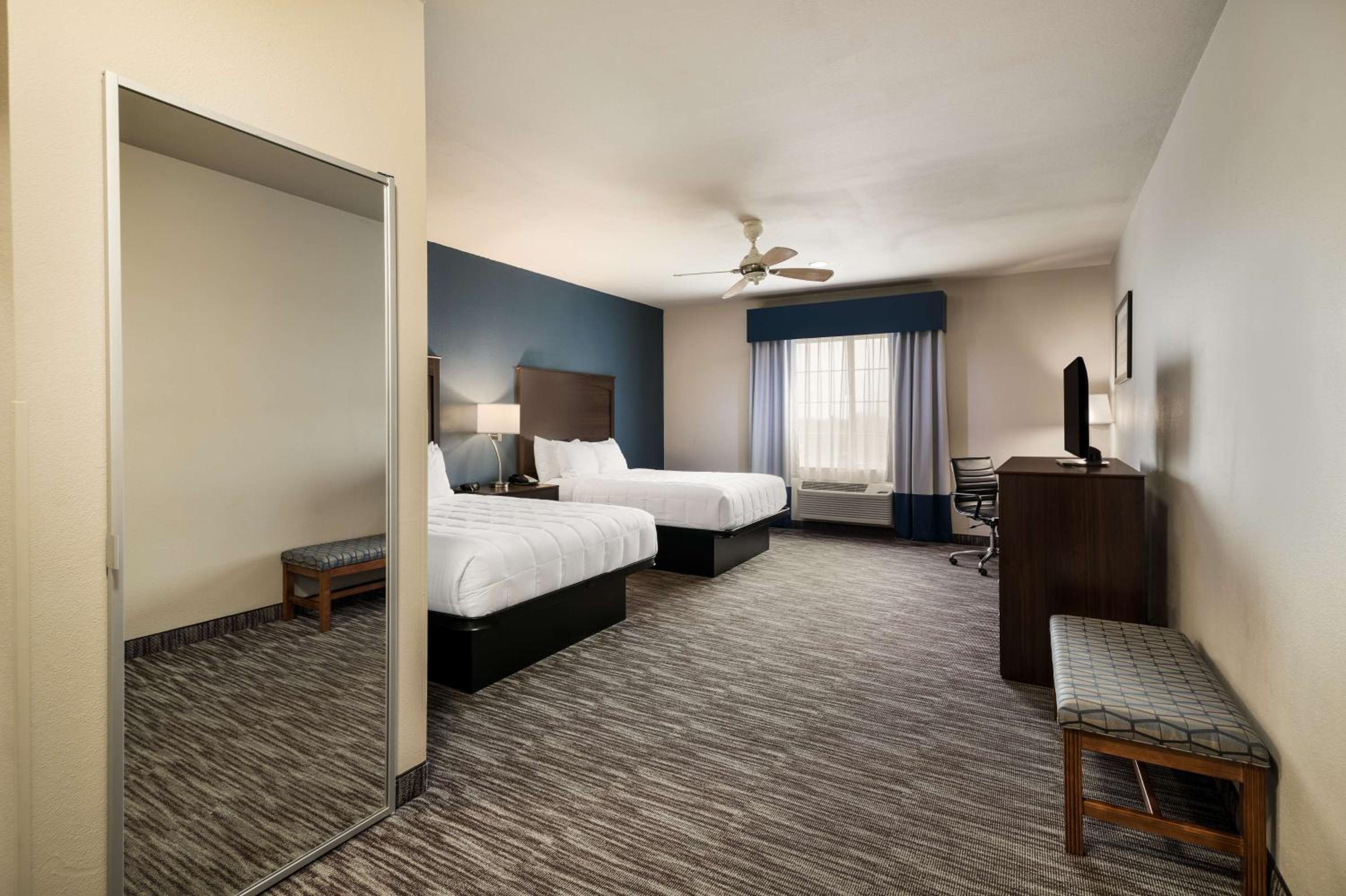 Queen Room with Two Queen Beds - Photo 1