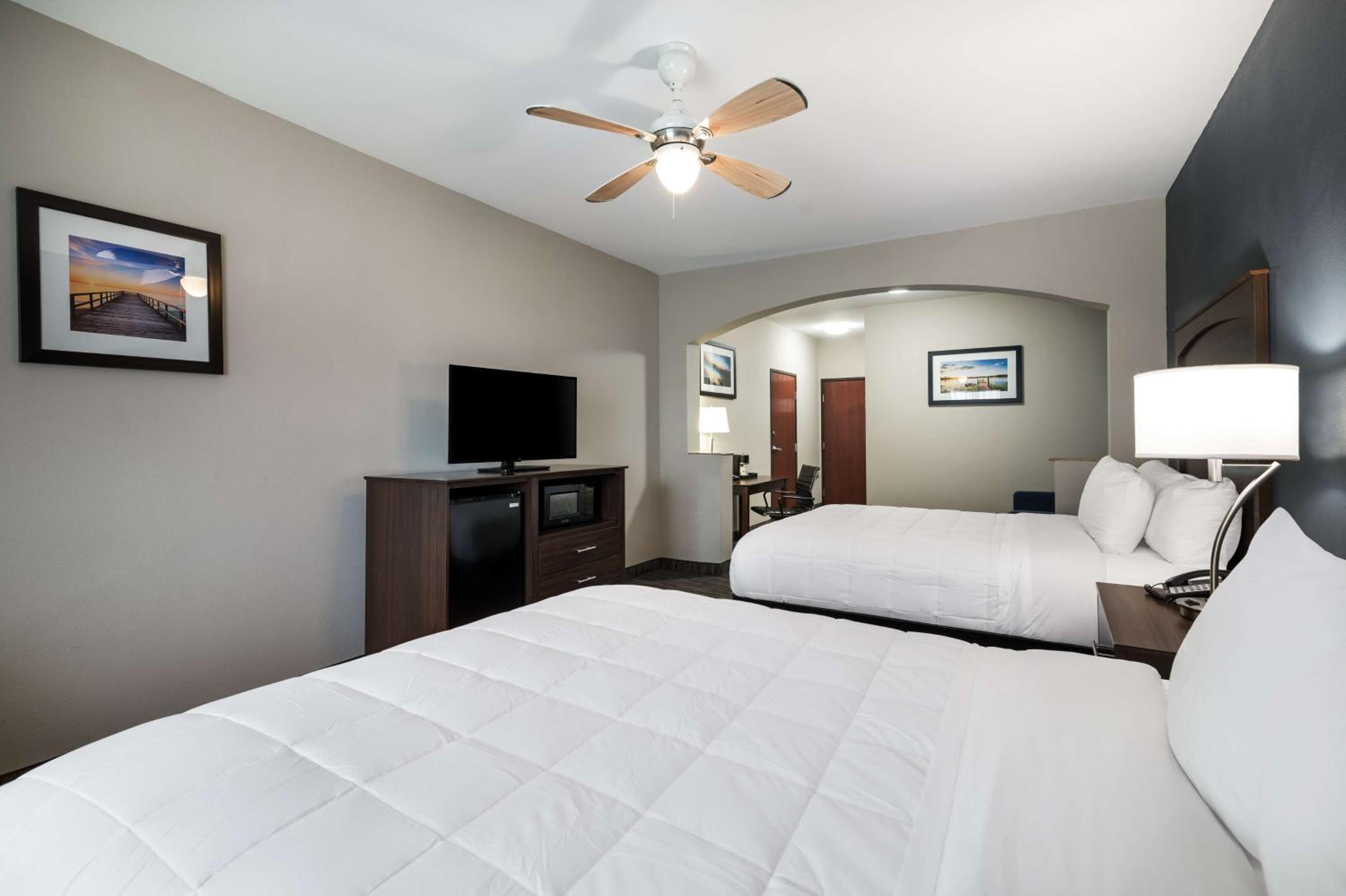 Queen Suite with Two Queen Beds - Photo 3