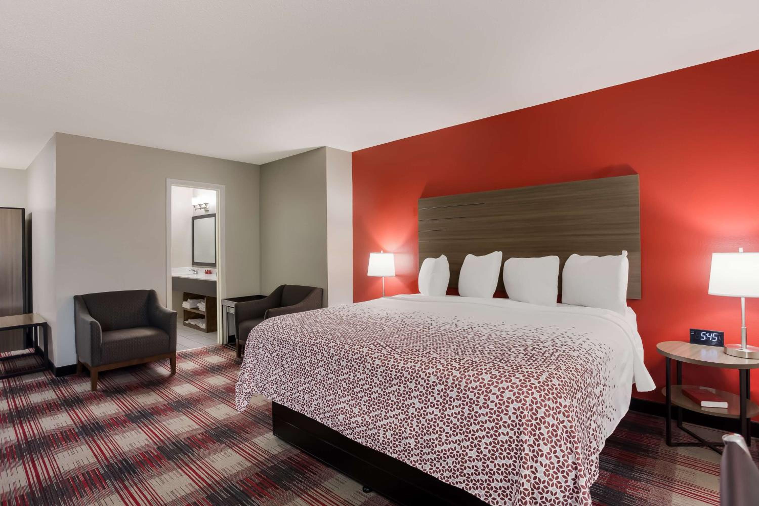 King Room - Non-Smoking - Photo 4