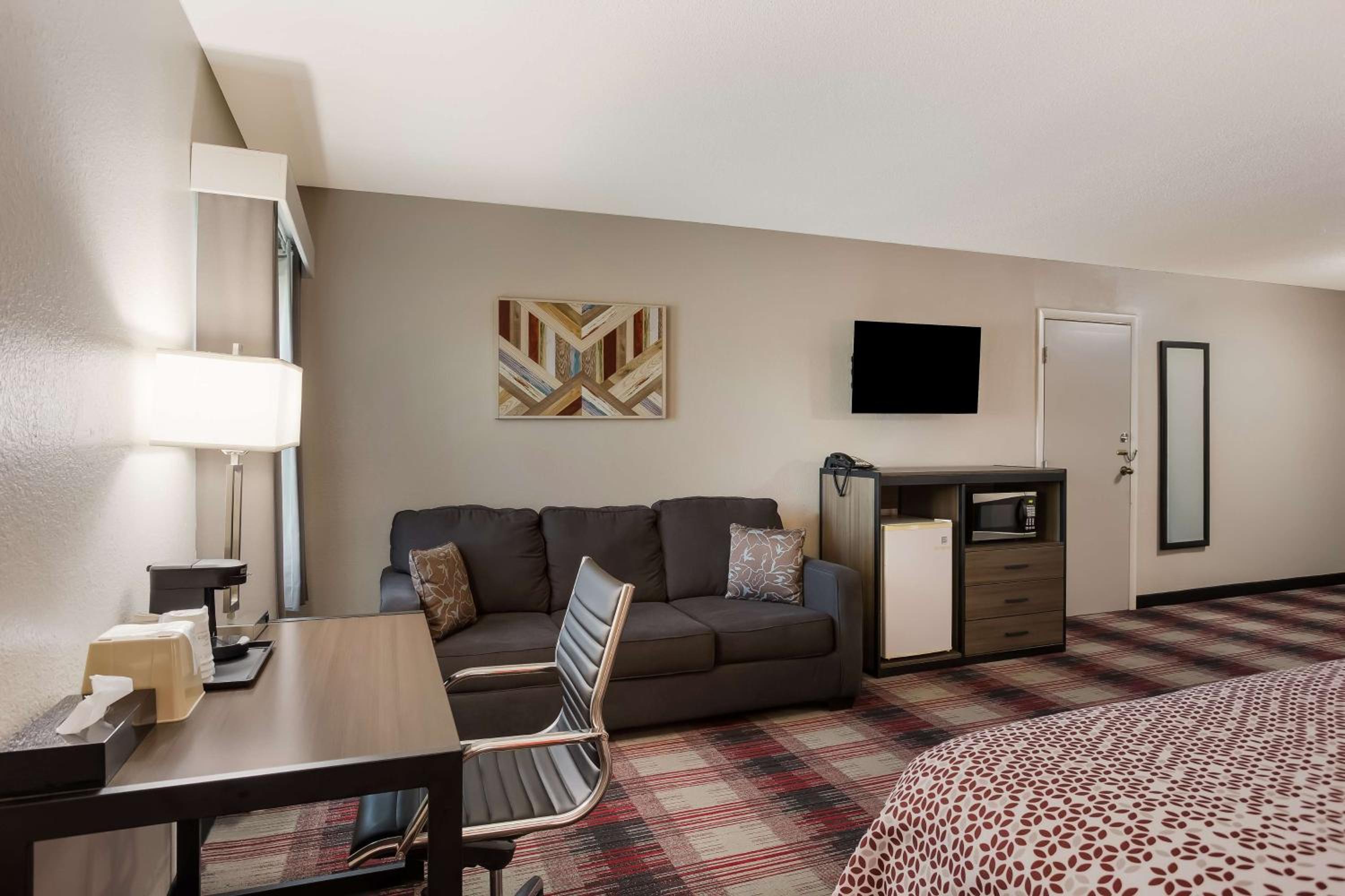 King Room - Non-Smoking - Photo 3