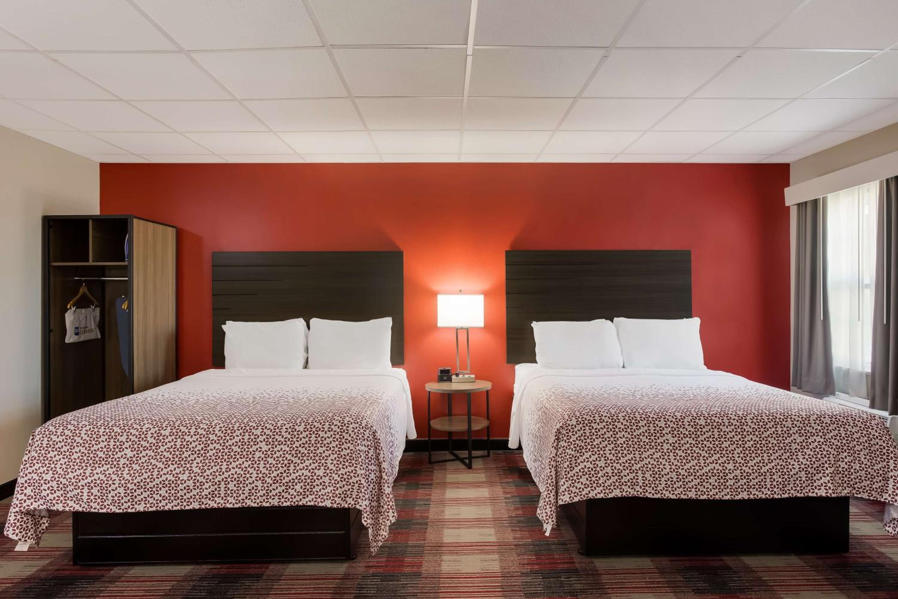 Queen Room with Two Queen Beds with Sofa Bed - Photo 2