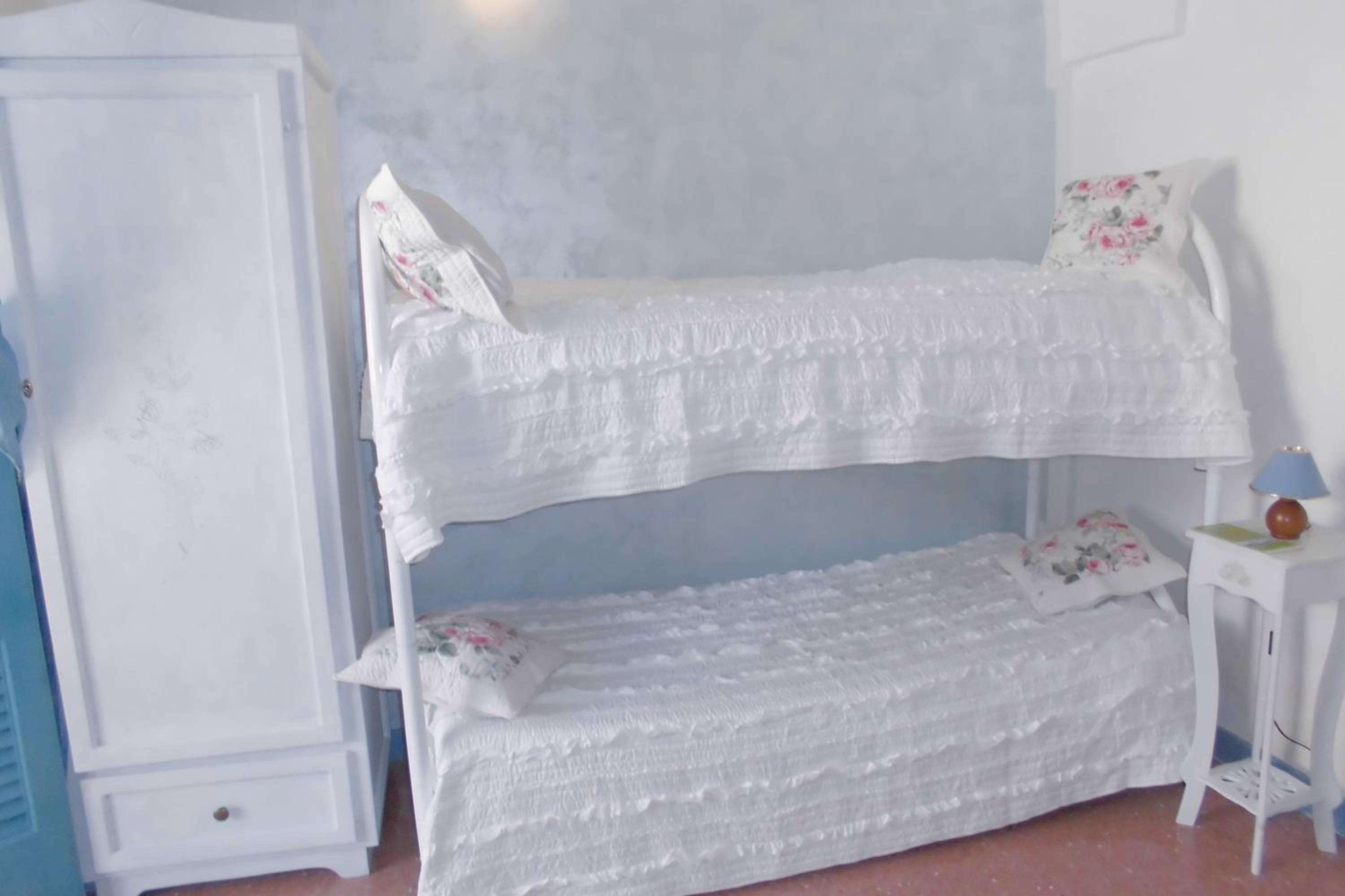 Quadruple Room with Private Bathroom photo 1