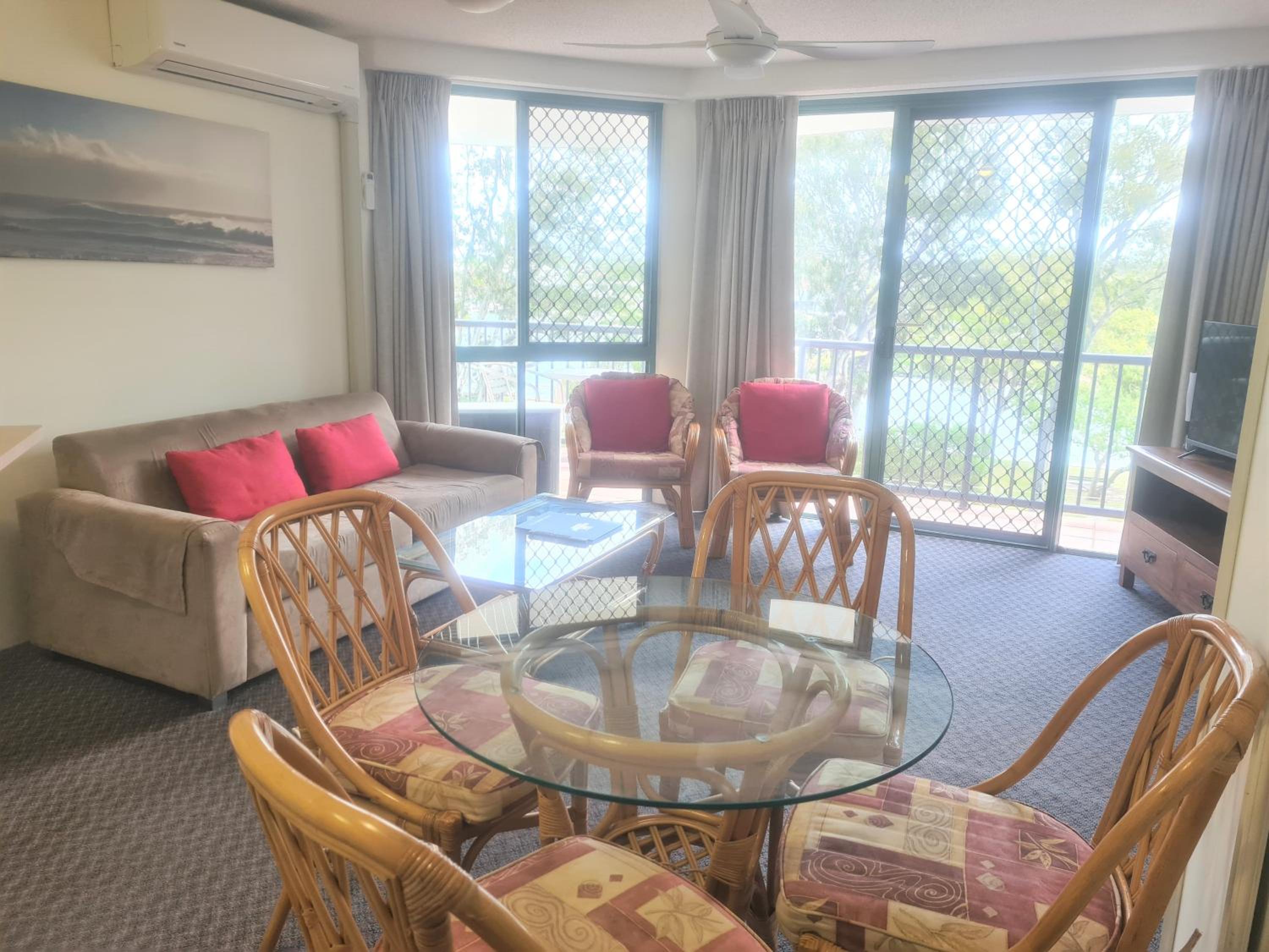 Excellsior One-Bedroom Standard Apartment