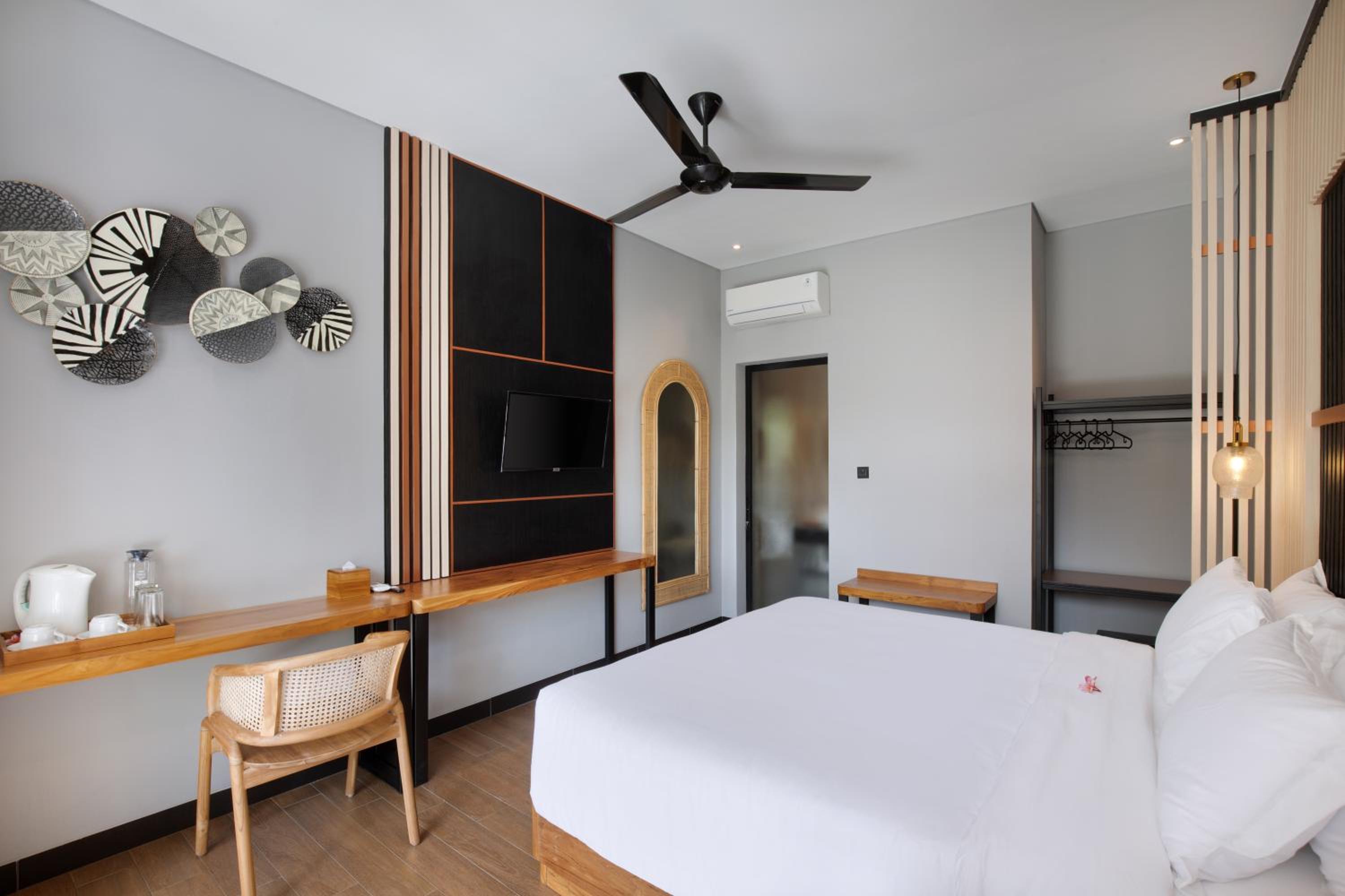 Deluxe Room - Photo 5