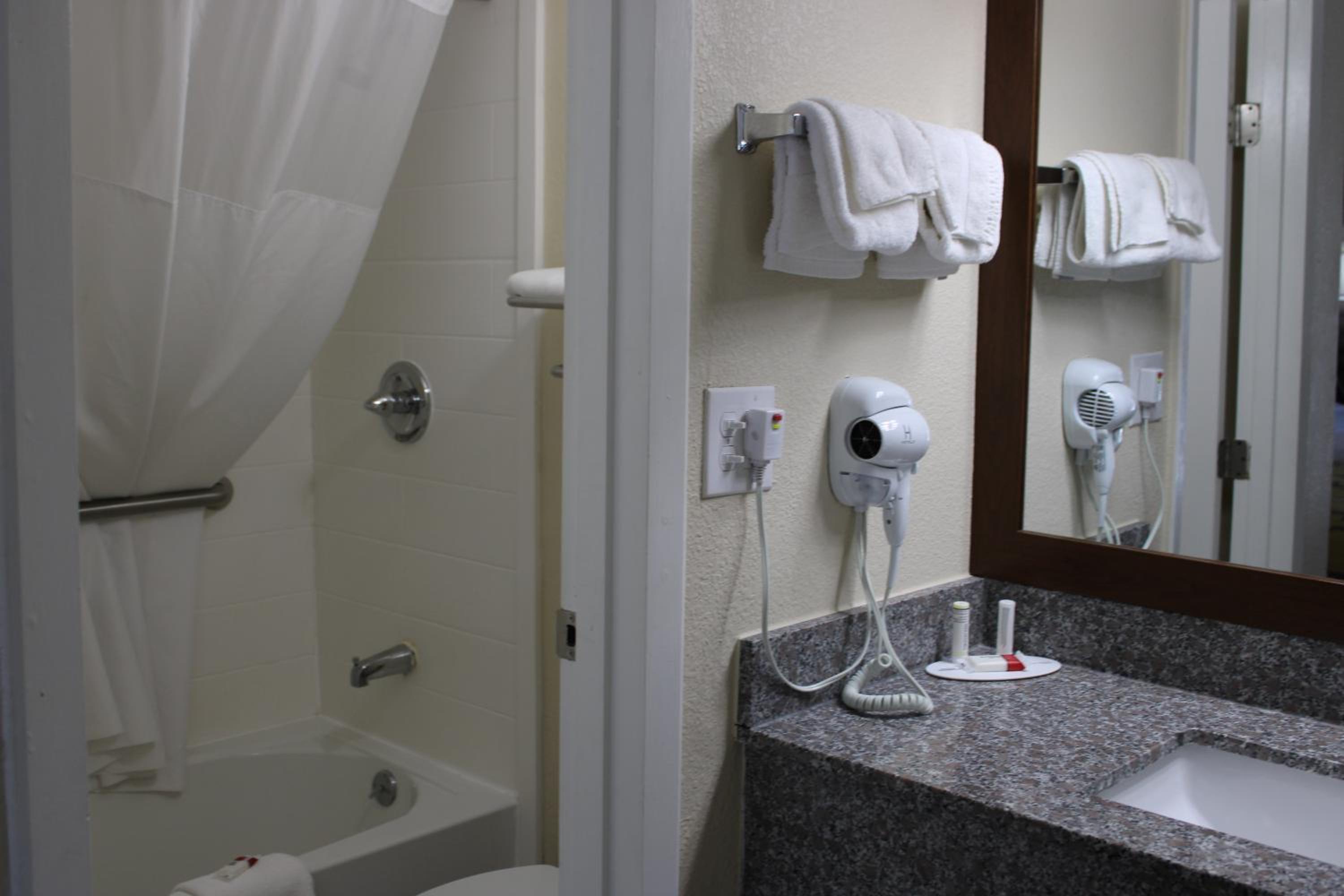 King Room - Non-Smoking - Photo 3