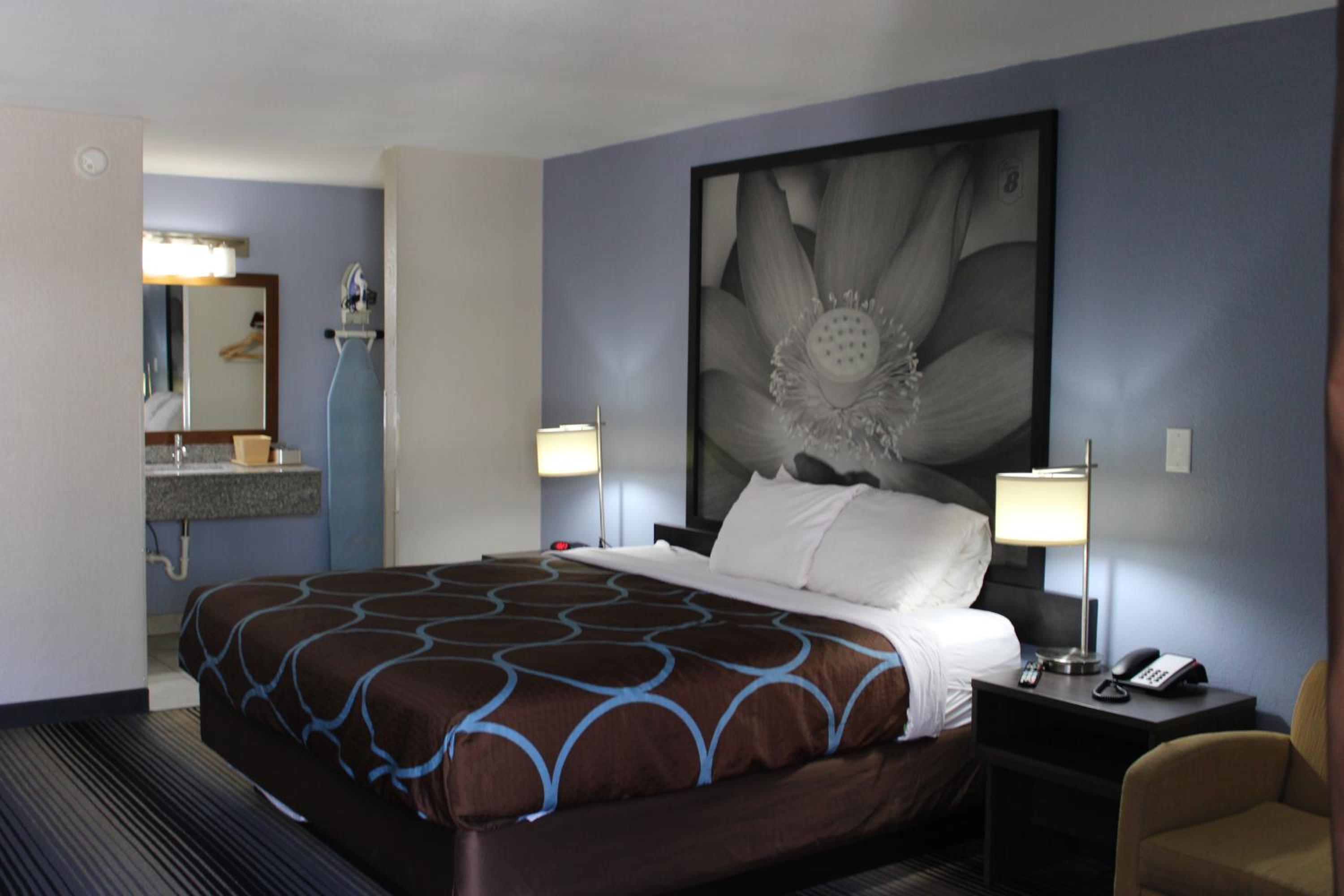King Room - Non-Smoking - Photo 1