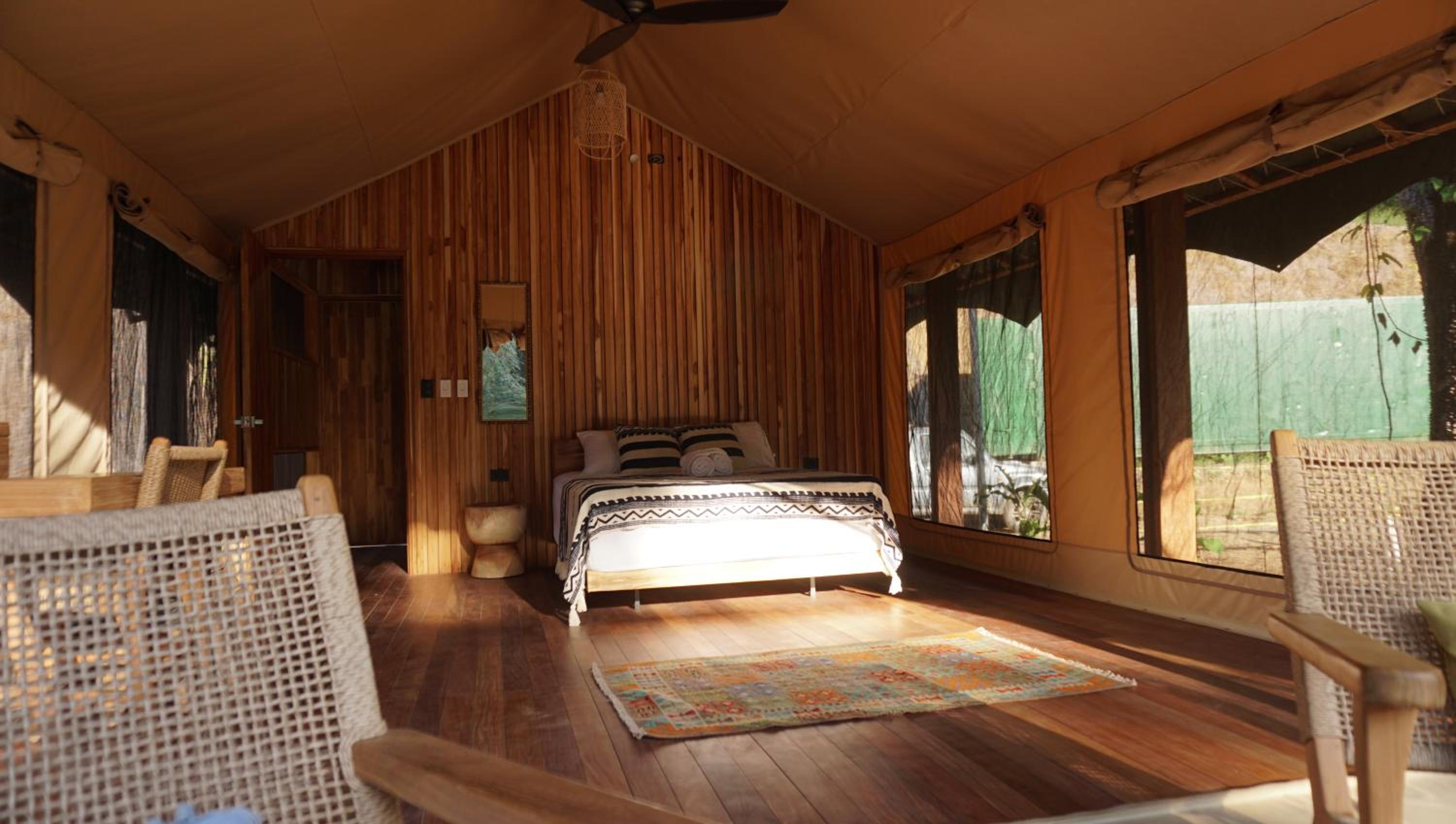 Deluxe Queen Suite