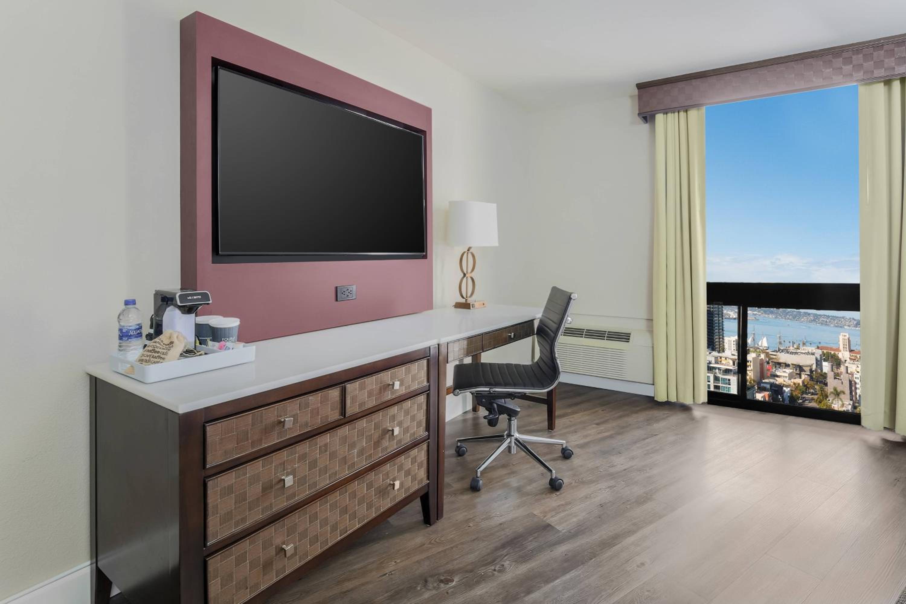 Guest Room, 2 Queen, Bay View - Photo 4
