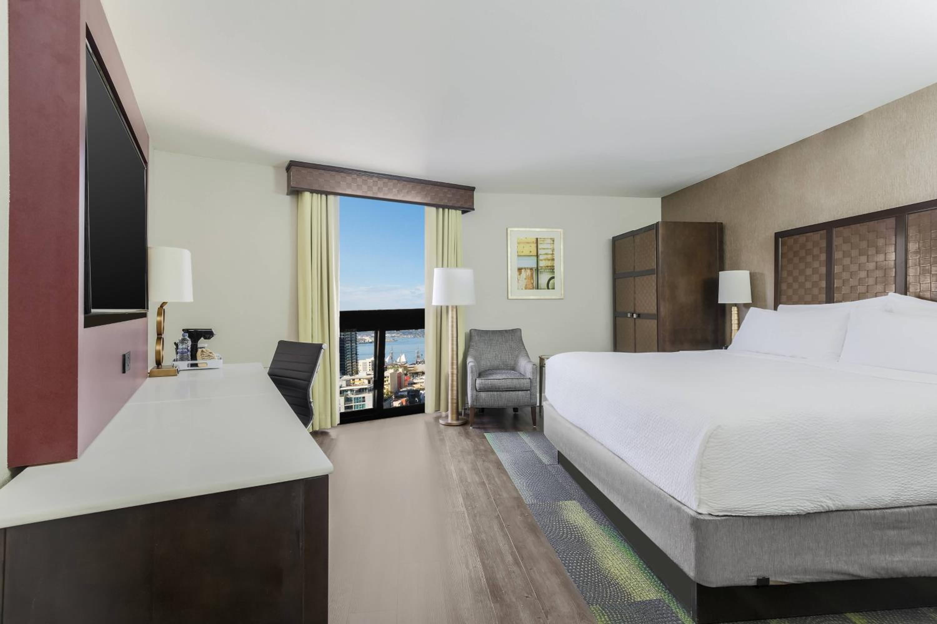 Guest Room, 1 King, Bay View
