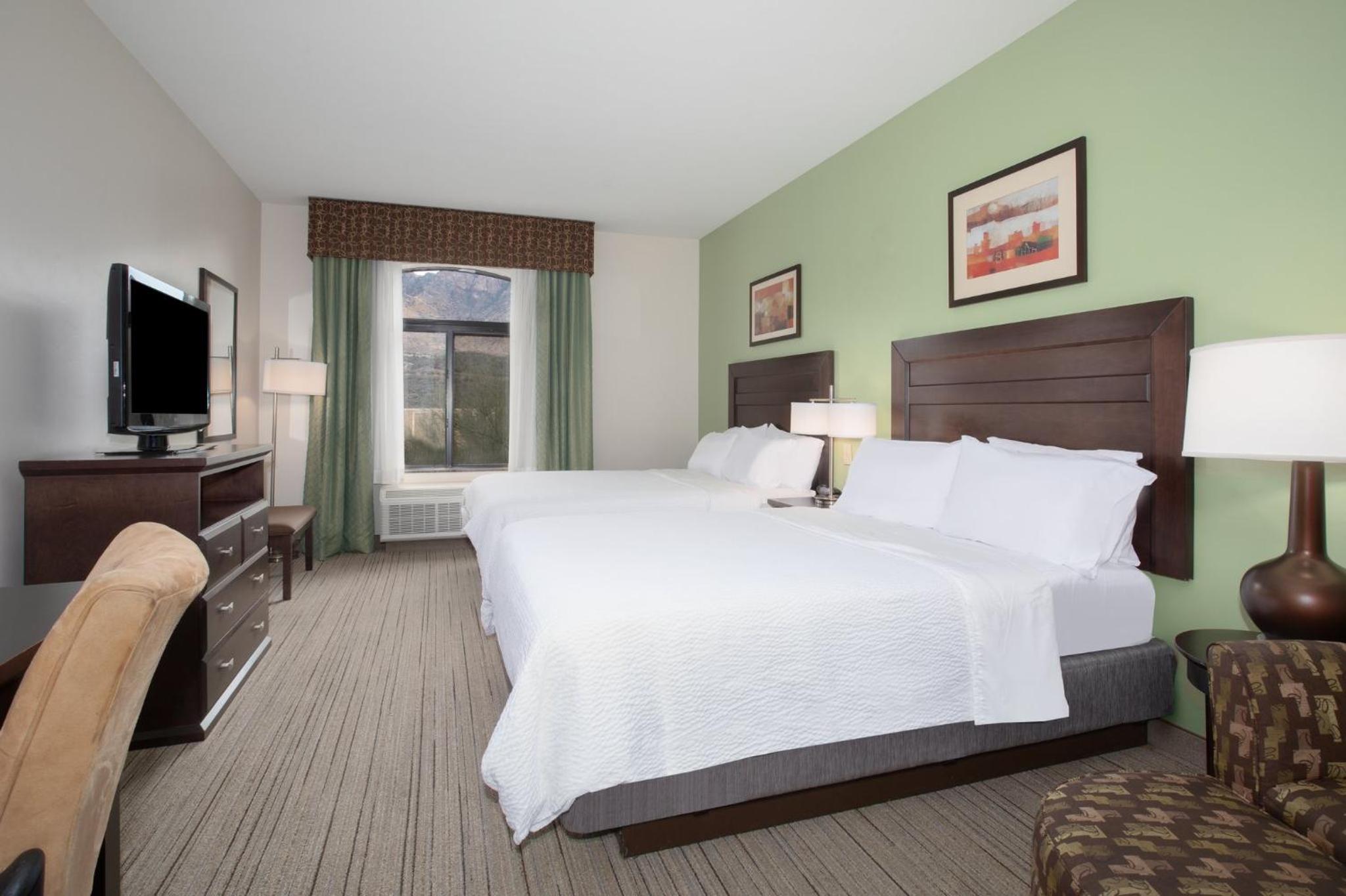 Standard Room with Two Queen Beds - Photo 2
